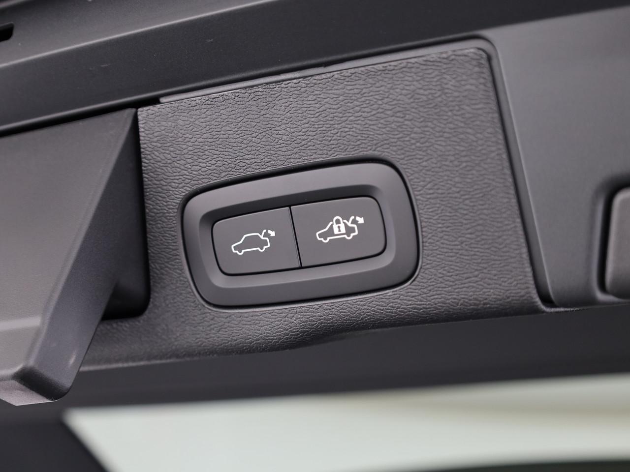 VOLVO XC60 2.0 T6 TE Black Edition eAWD-image-15