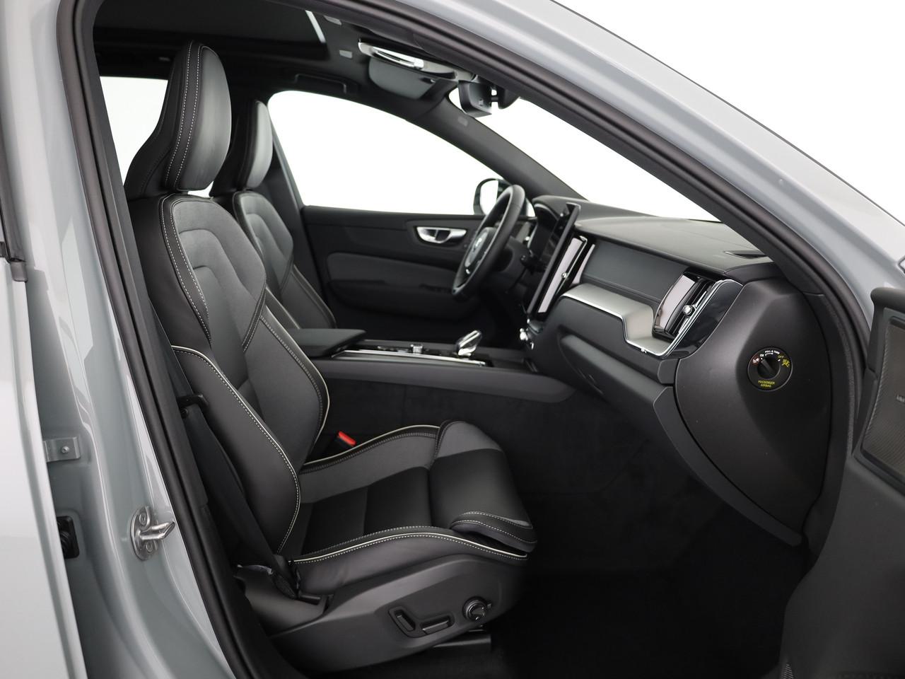 VOLVO XC60 2.0 T6 TE Black Edition eAWD-image-9