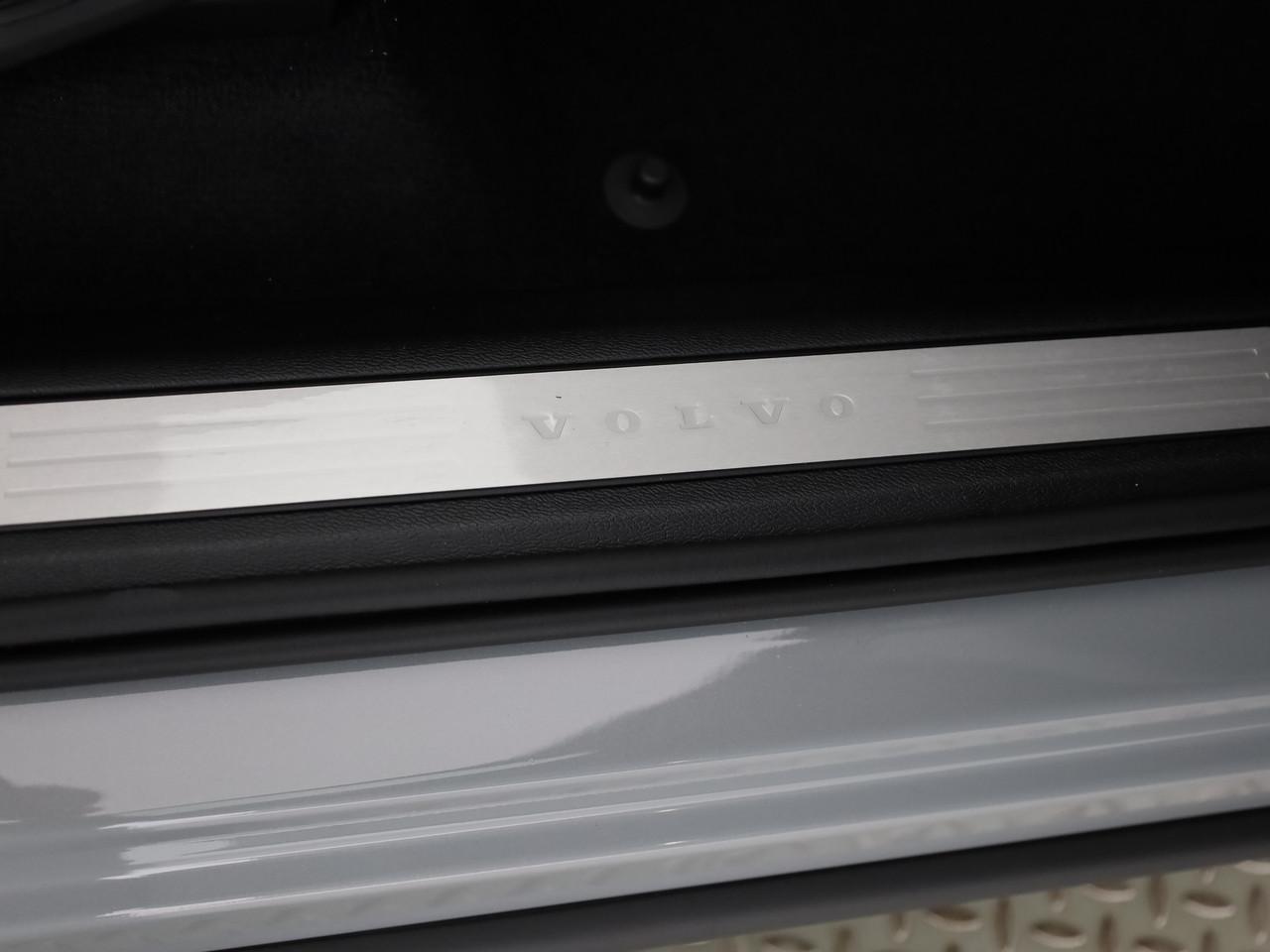VOLVO XC60 2.0 T6 TE Black Edition eAWD-image-19