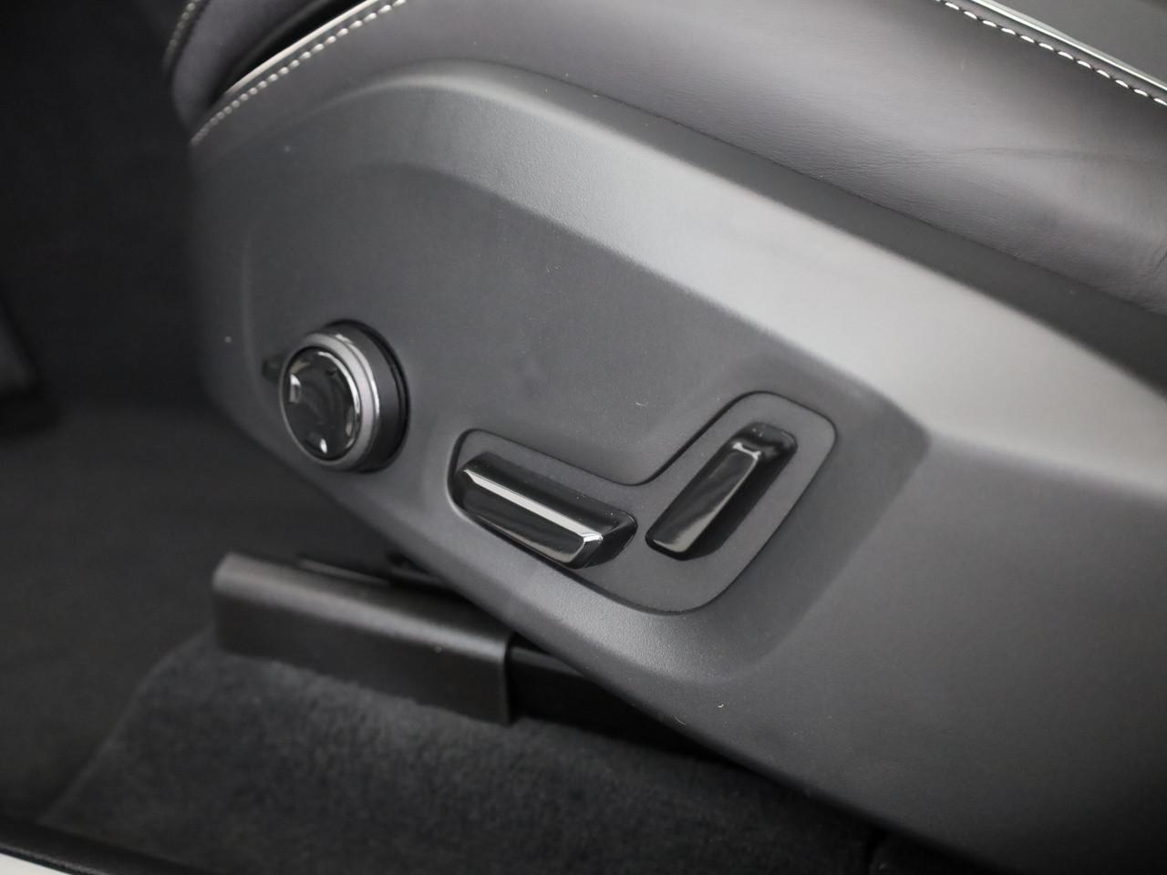 VOLVO XC60 2.0 T6 TE Black Edition eAWD-image-18