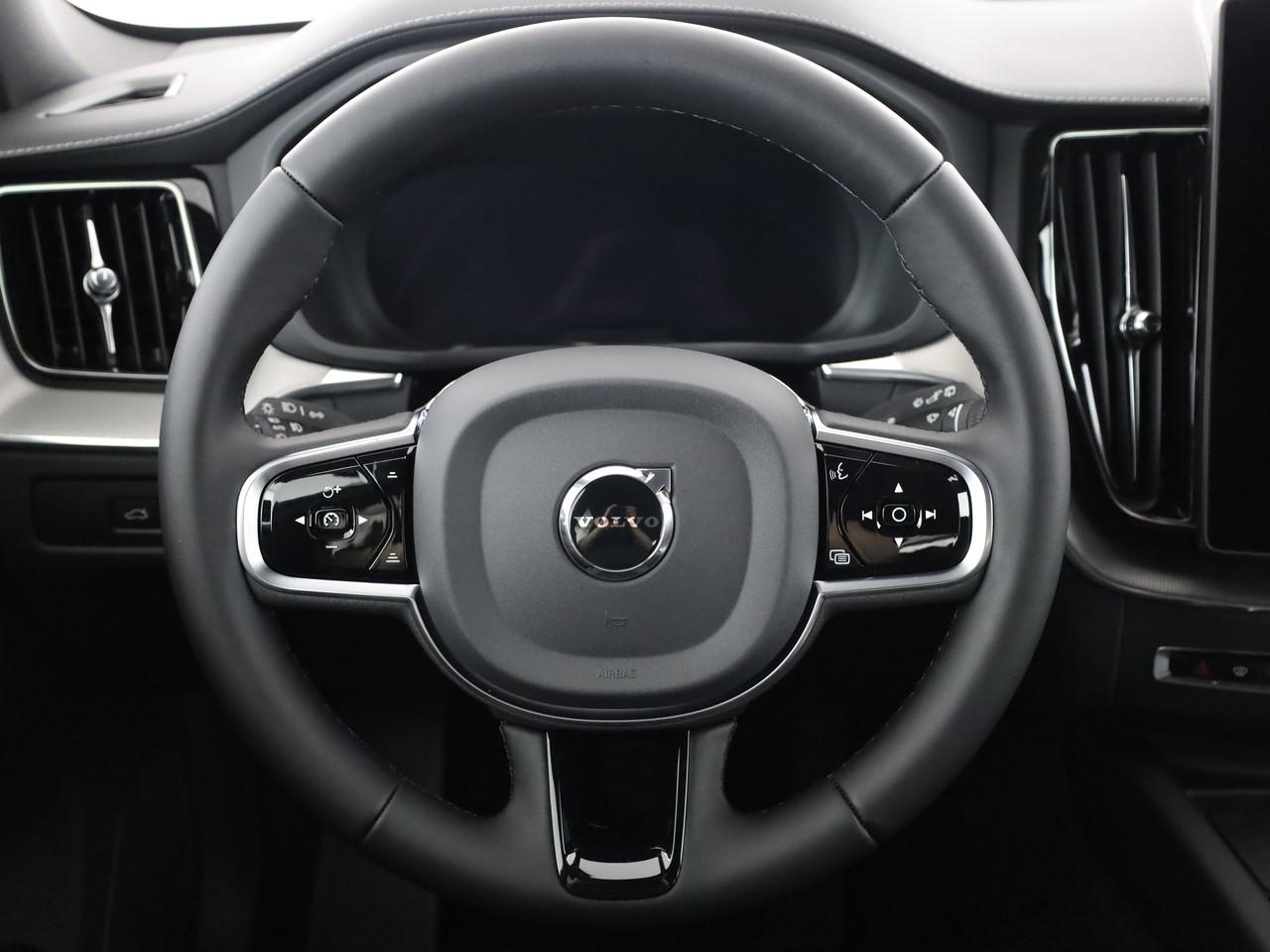 VOLVO XC60 2.0 T6 TE Black Edition eAWD-image-14