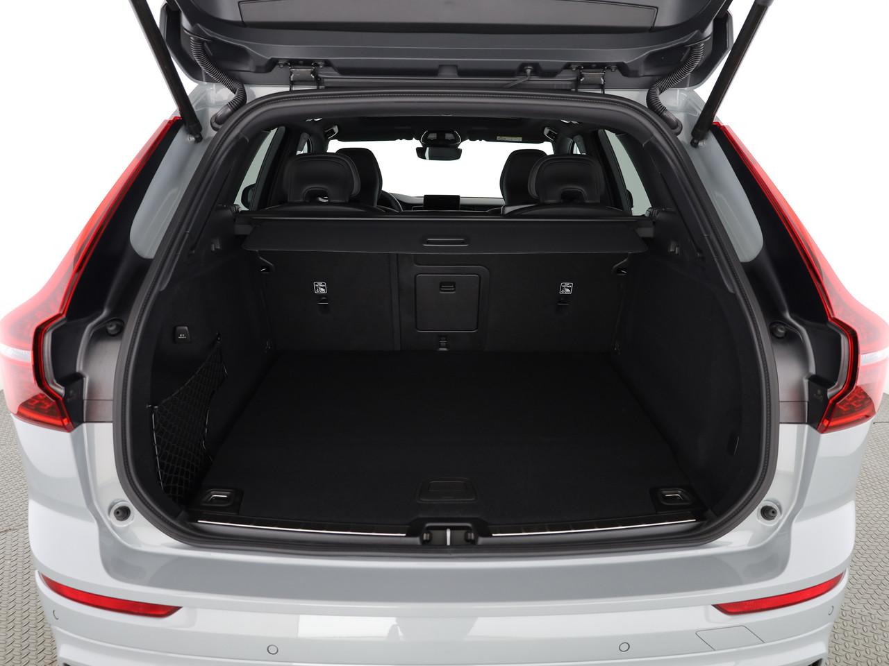 VOLVO XC60 2.0 T6 TE Black Edition eAWD-image-12