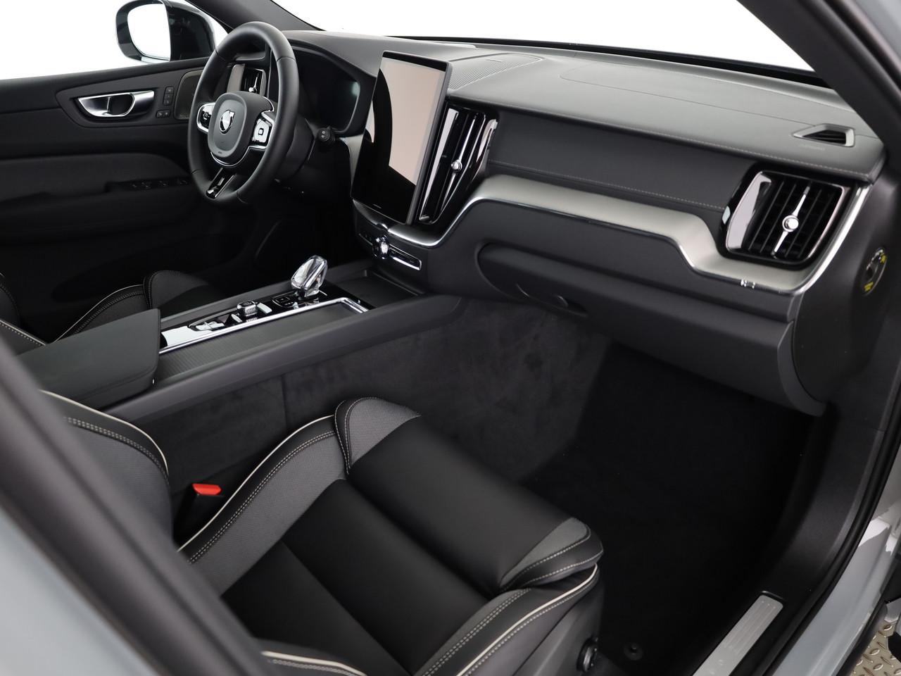 VOLVO XC60 2.0 T6 TE Black Edition eAWD-image-8