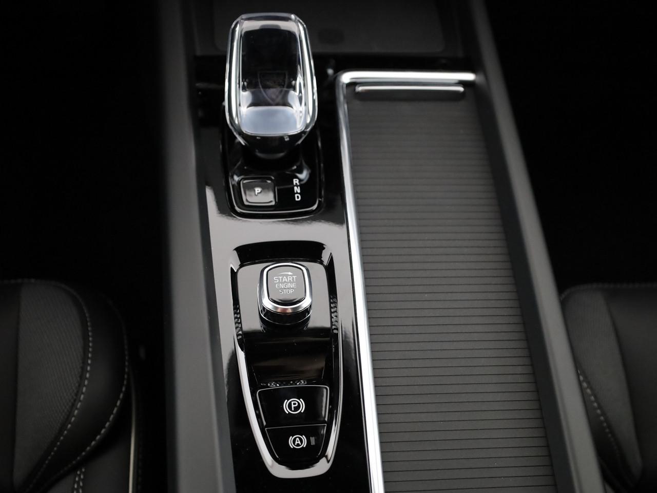 VOLVO XC60 2.0 T6 TE Black Edition eAWD-image-22