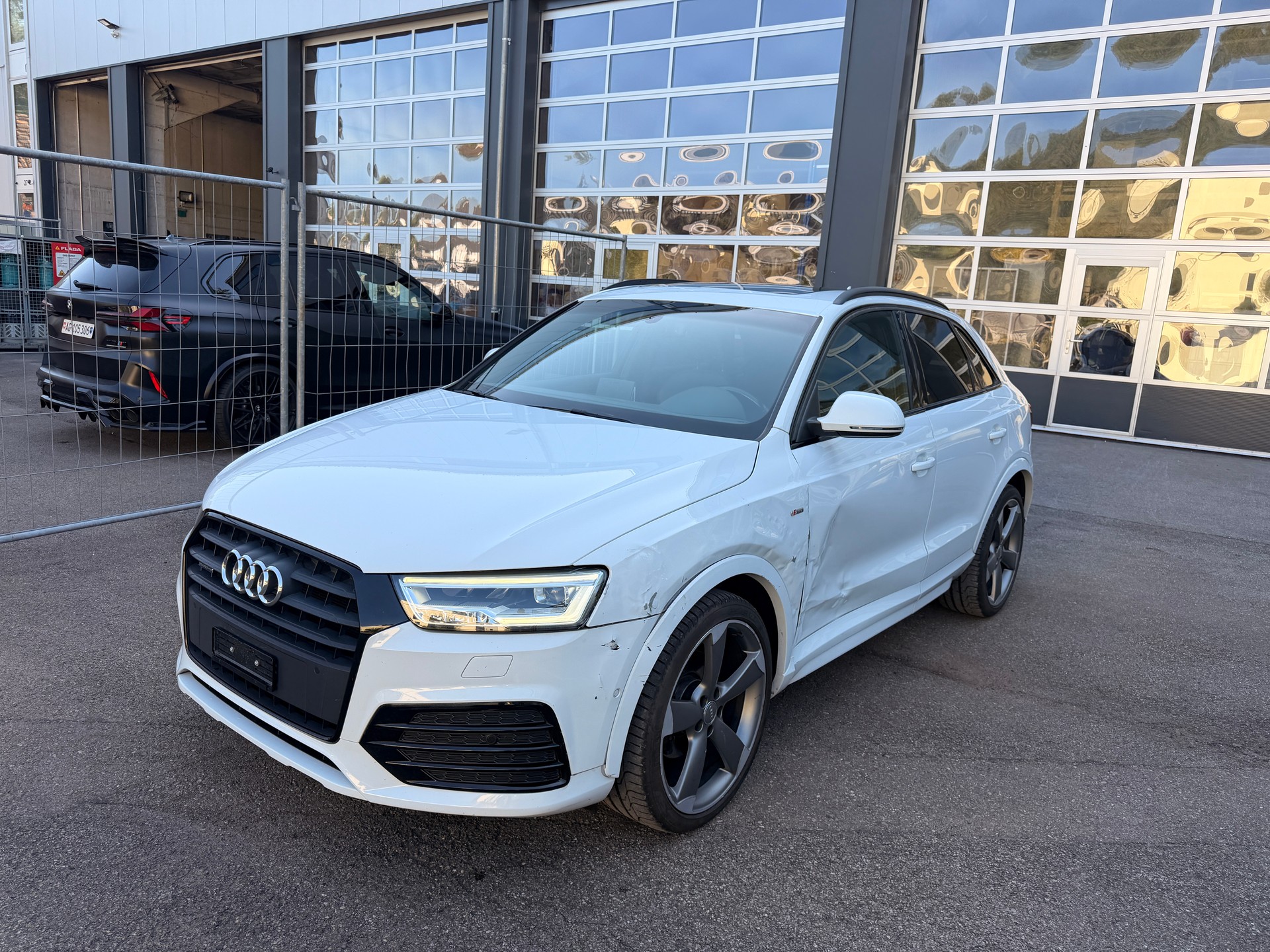 AUDI Q3 2.0 TDI sport quattro S-tronic S-LINE-image-1