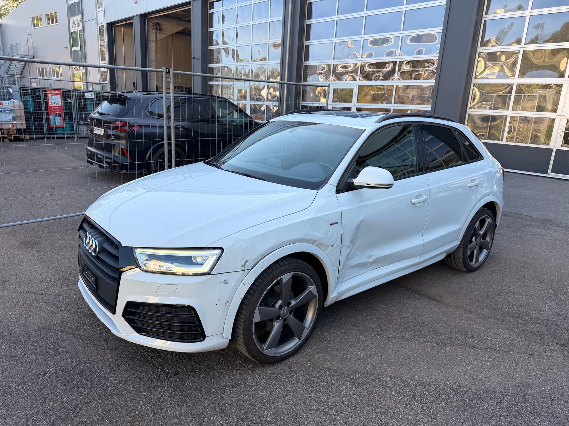 AUDI Q3 2.0 TDI sport quattro S-tronic S-LINE-image-2
