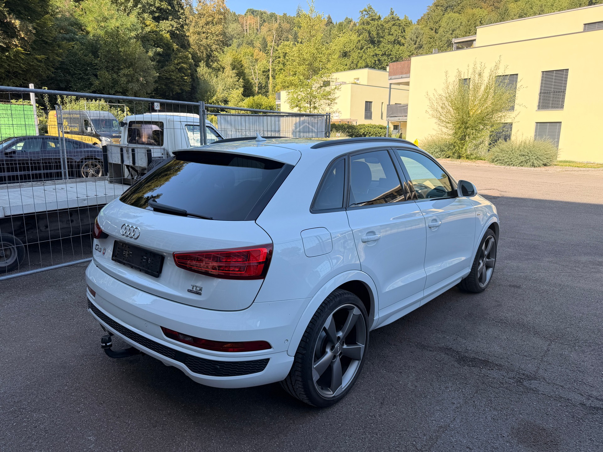 AUDI Q3 2.0 TDI sport quattro S-tronic S-LINE-image-5