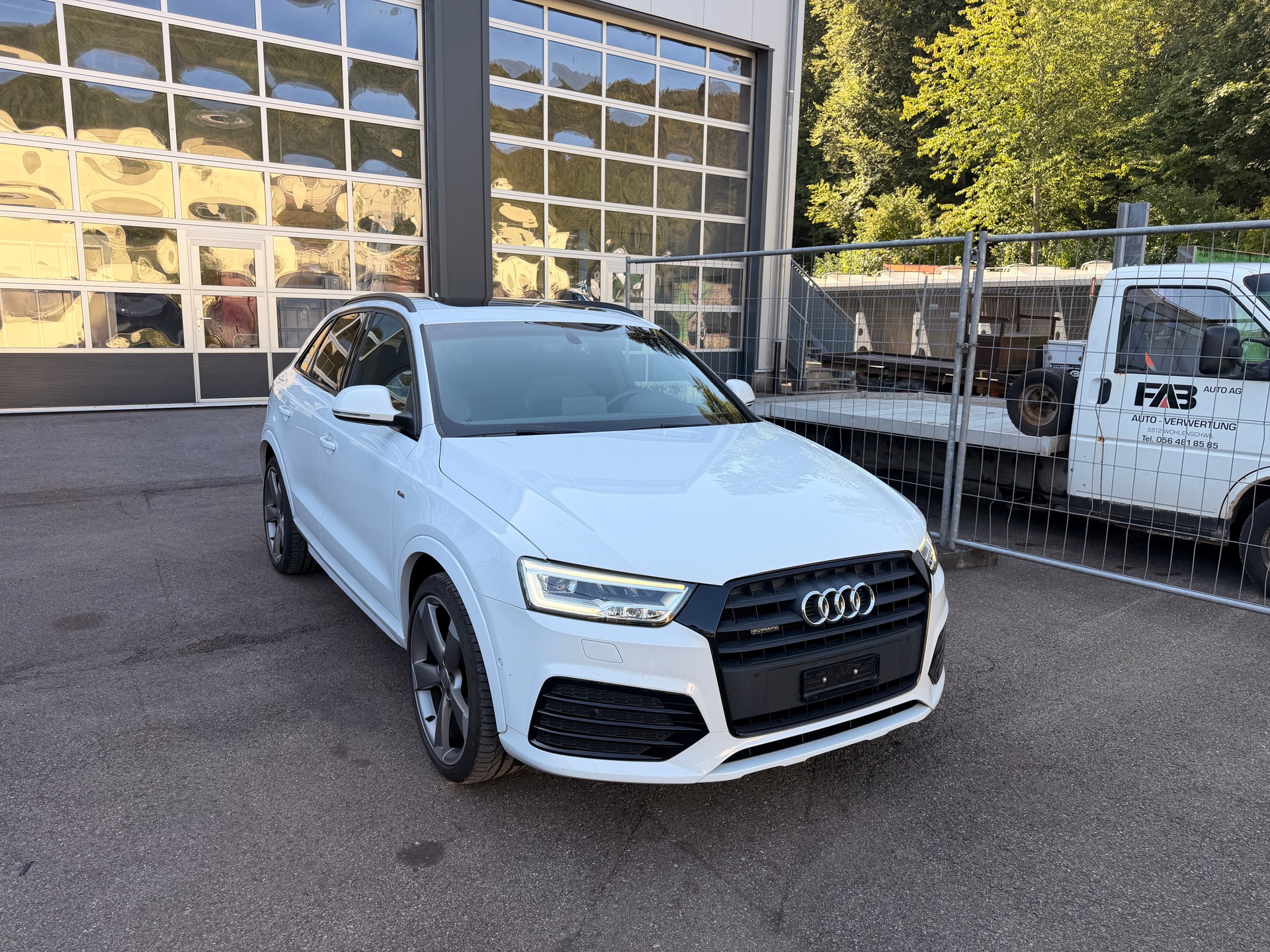 AUDI Q3 2.0 TDI sport quattro S-tronic S-LINE-image-6