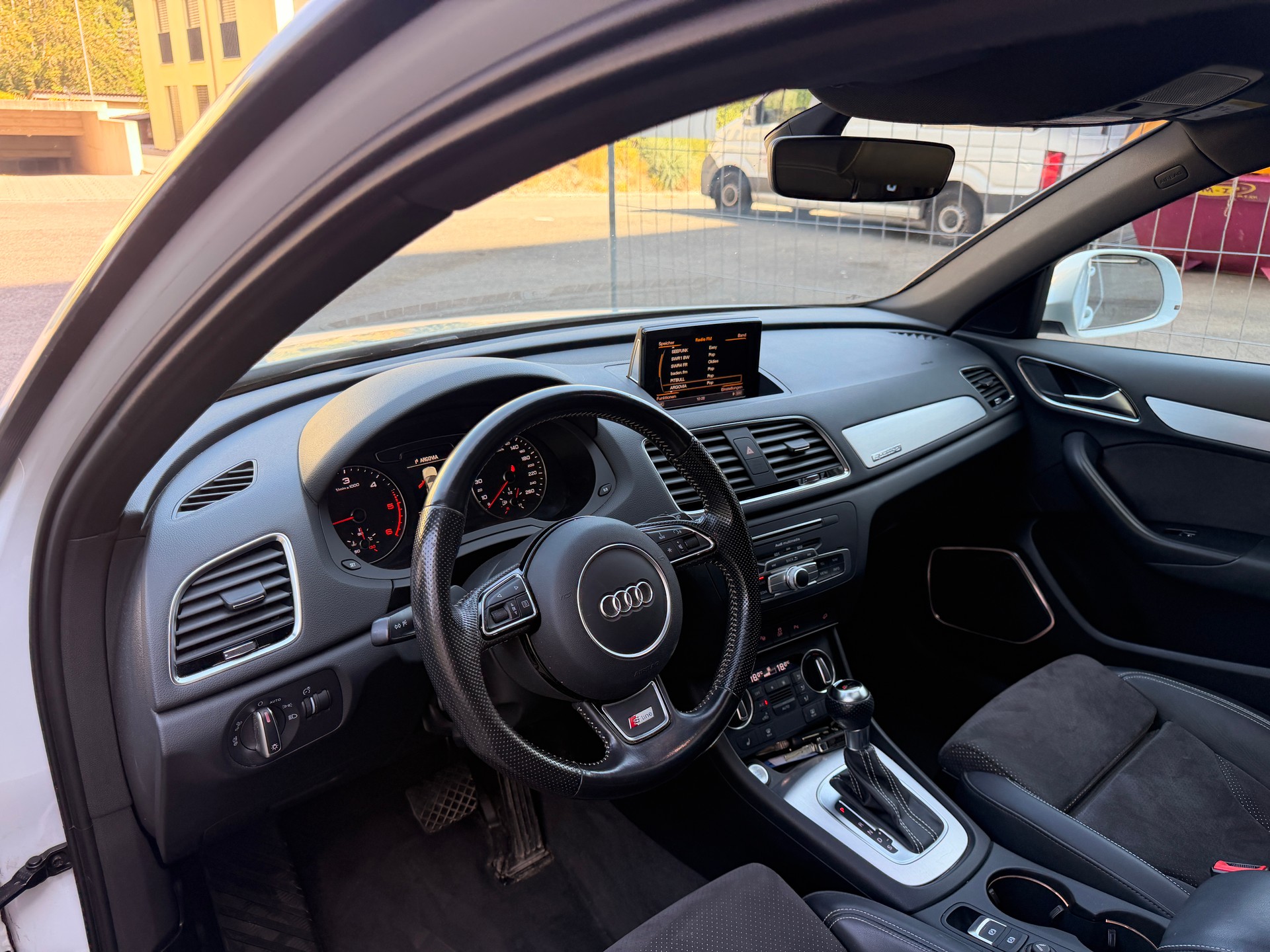 AUDI Q3 2.0 TDI sport quattro S-tronic S-LINE-image-7