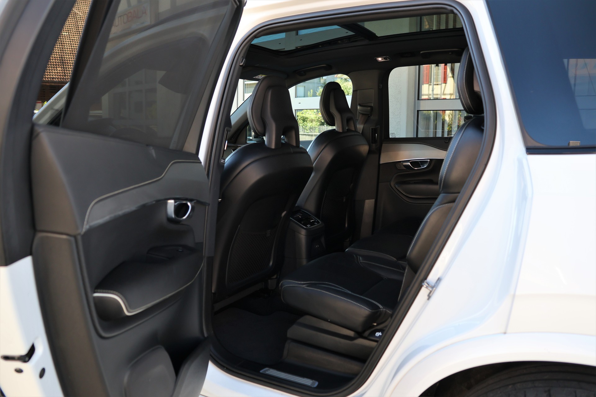 VOLVO XC90 T8 eAWD R-Design Geartronic (CH) 7 Plätzer-image-10