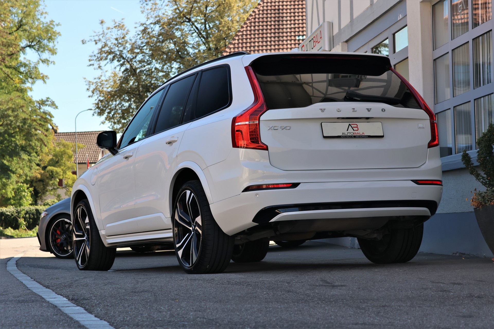VOLVO XC90 T8 eAWD R-Design Geartronic (CH) 7 Plätzer-image-2
