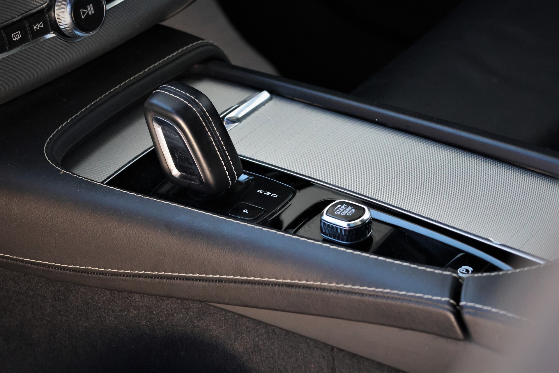 VOLVO XC90 T8 eAWD R-Design Geartronic (CH) 7 Plätzer-image-9