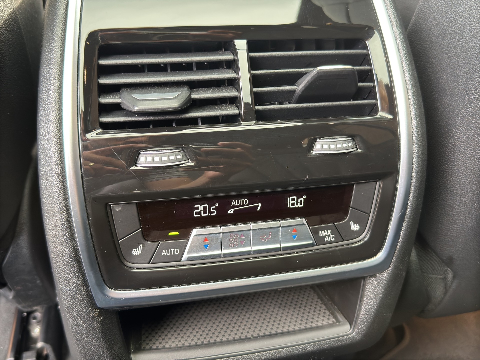 BMW X7 xDrive 48V 40i (CH) FACELIFT-image-25
