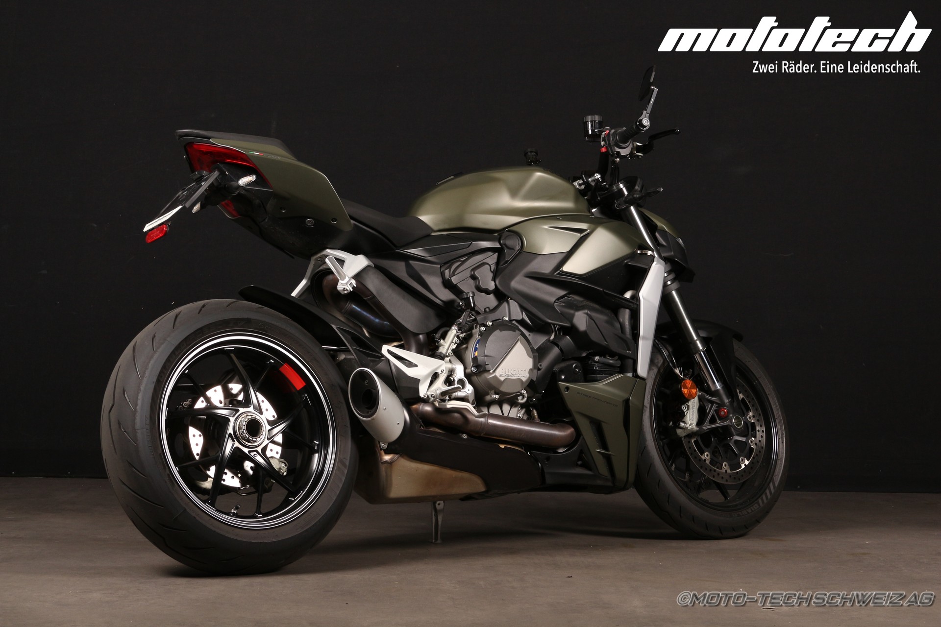 DUCATI Streetfighter V2-showroom-element-2