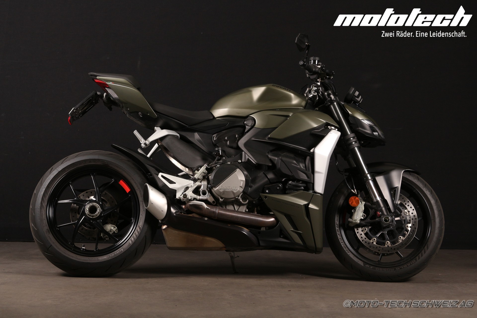 DUCATI Streetfighter V2-showroom-element-1