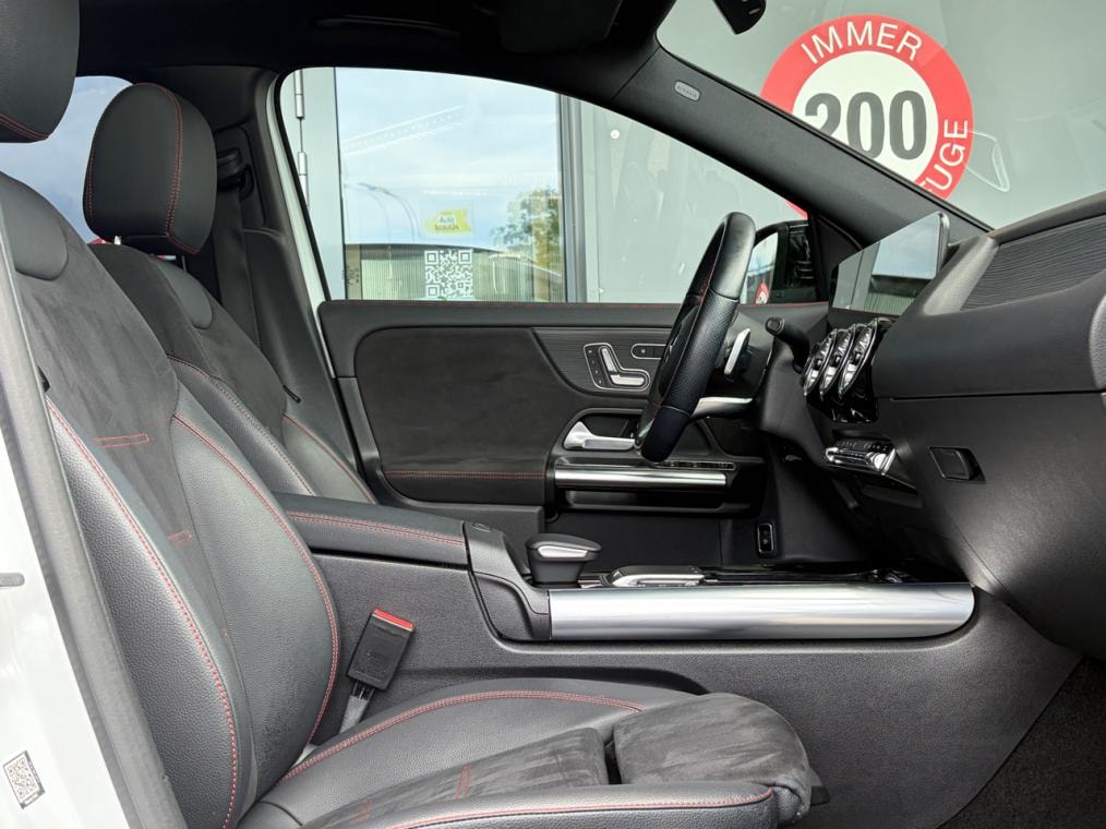 MERCEDES-BENZ GLA 250 4Matic AMG Line 8G-DCT-image-10