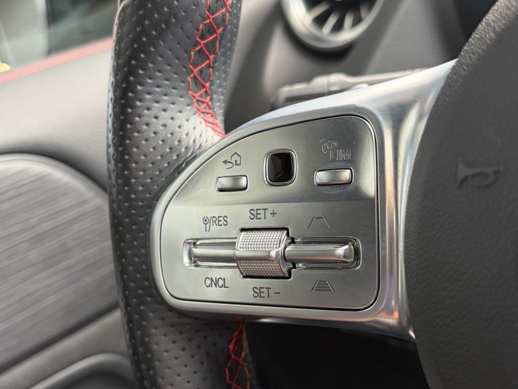MERCEDES-BENZ GLA 250 4Matic AMG Line 8G-DCT-image-7