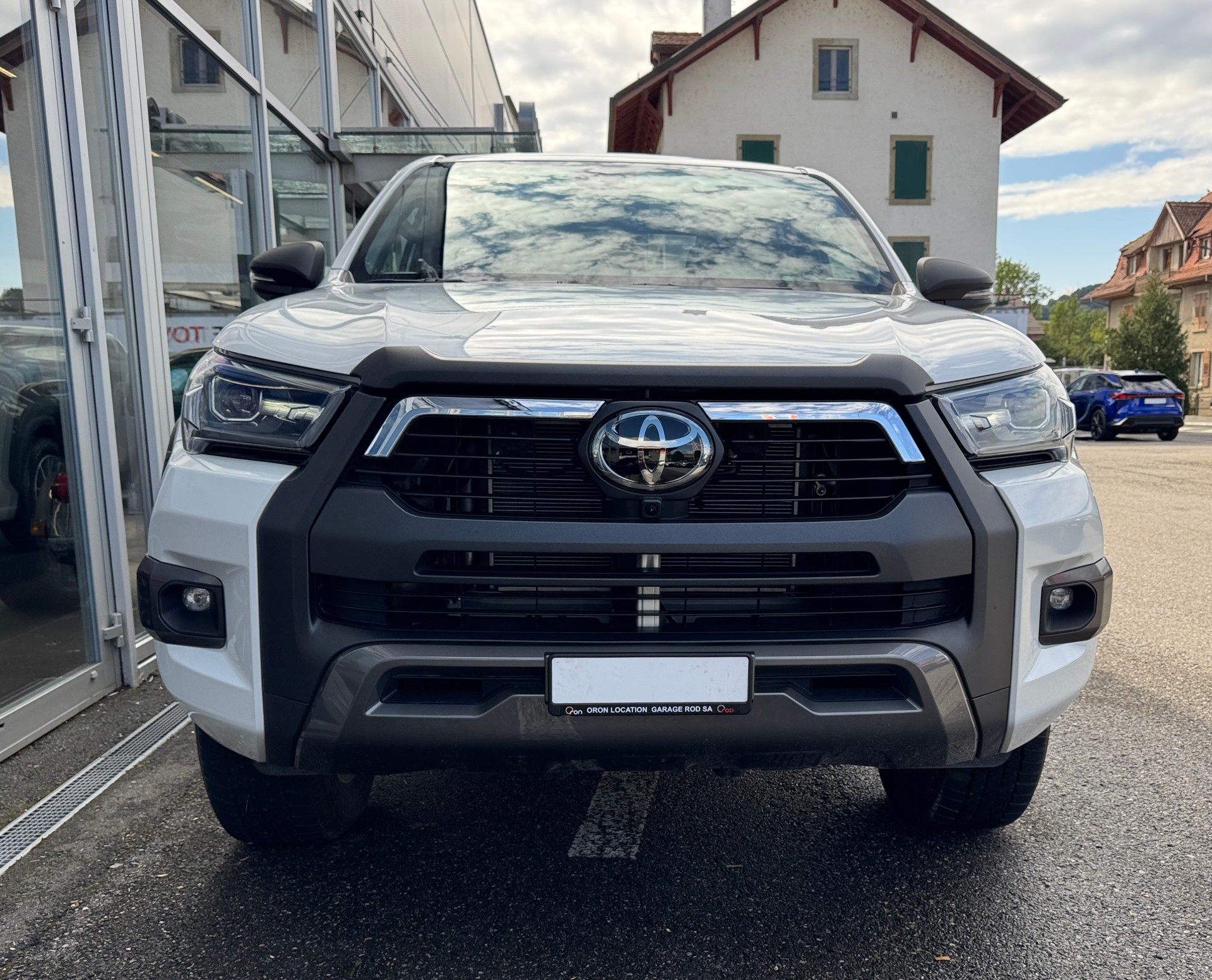 TOYOTA Hilux 2.8d Invincible Double Cab 4x4-image-1