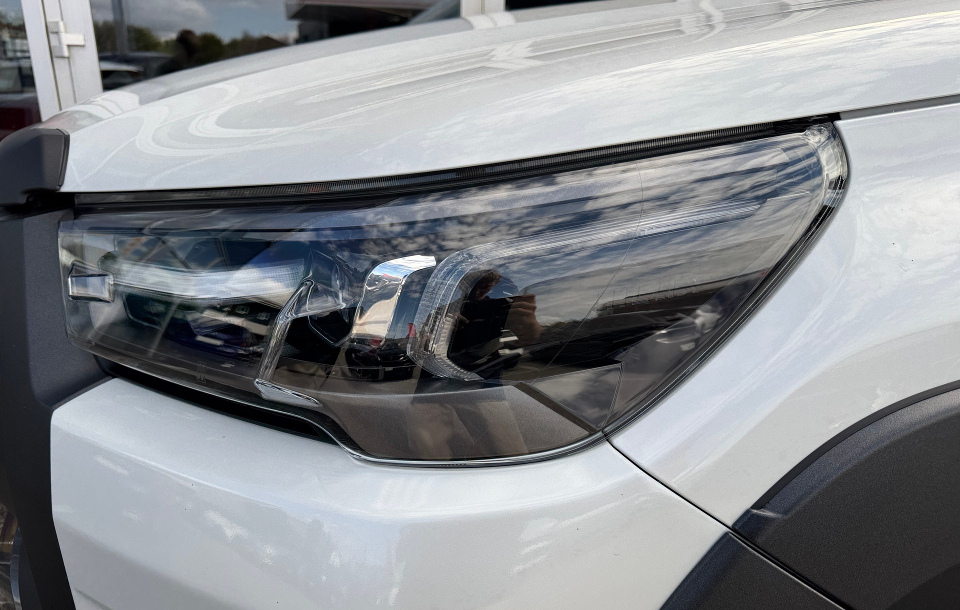 TOYOTA Hilux 2.8d Invincible Double Cab 4x4-image-2