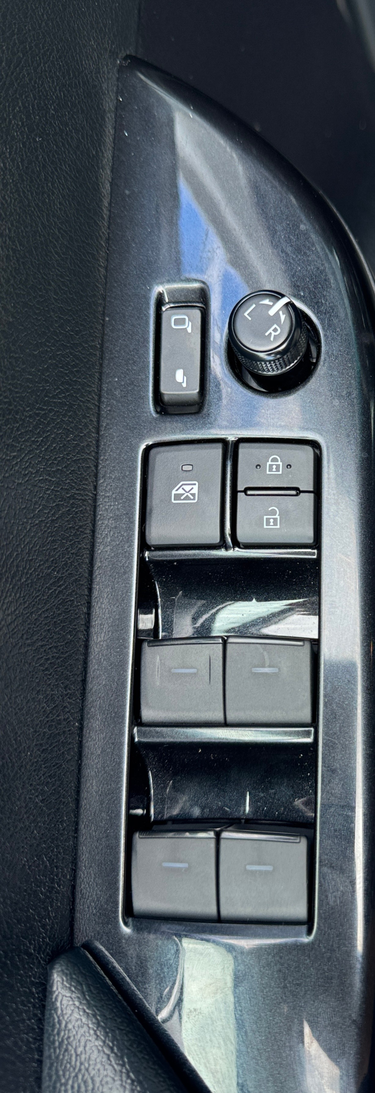 TOYOTA Hilux 2.8d Invincible Double Cab 4x4-image-14
