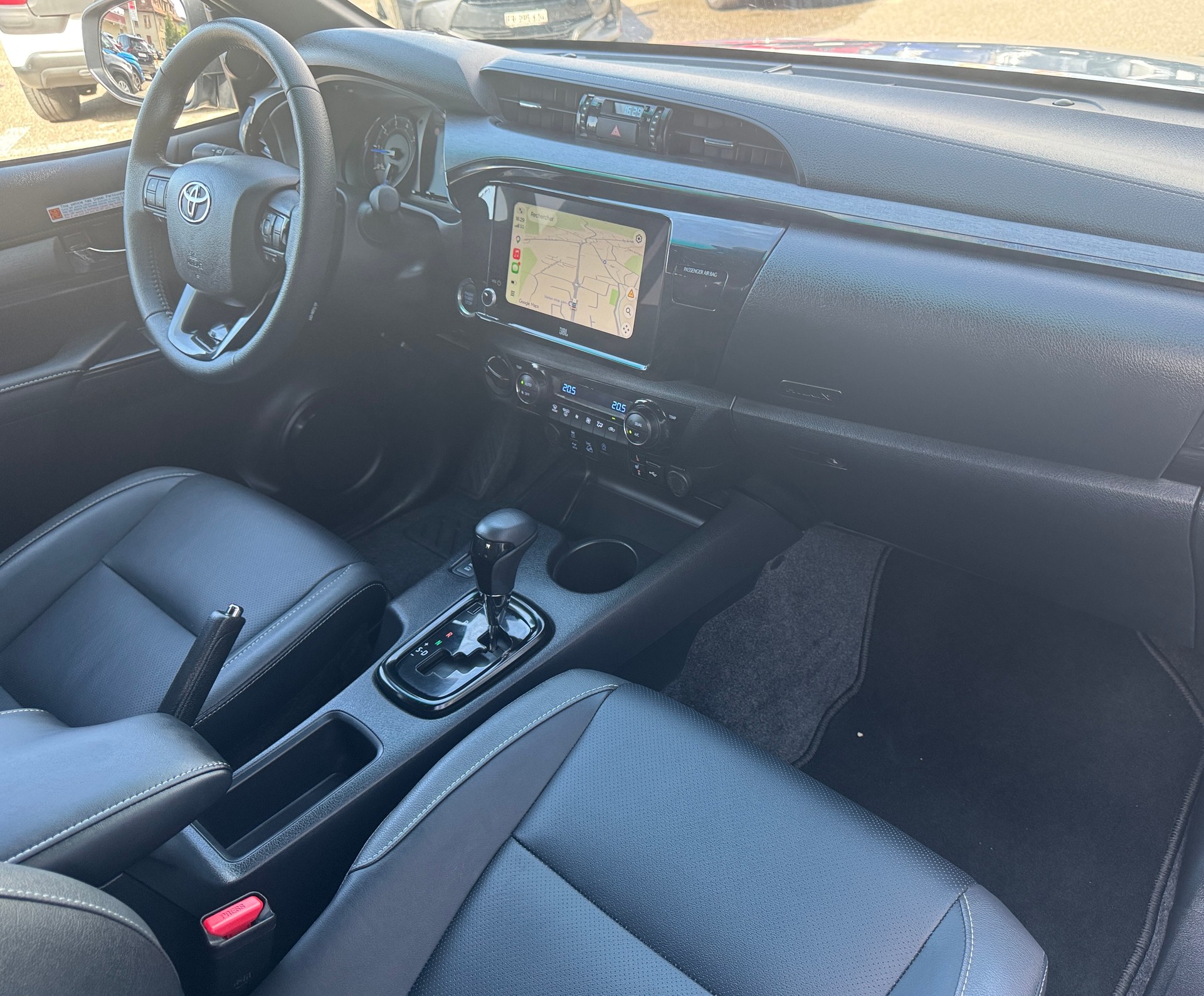 TOYOTA Hilux 2.8d Invincible Double Cab 4x4-image-9