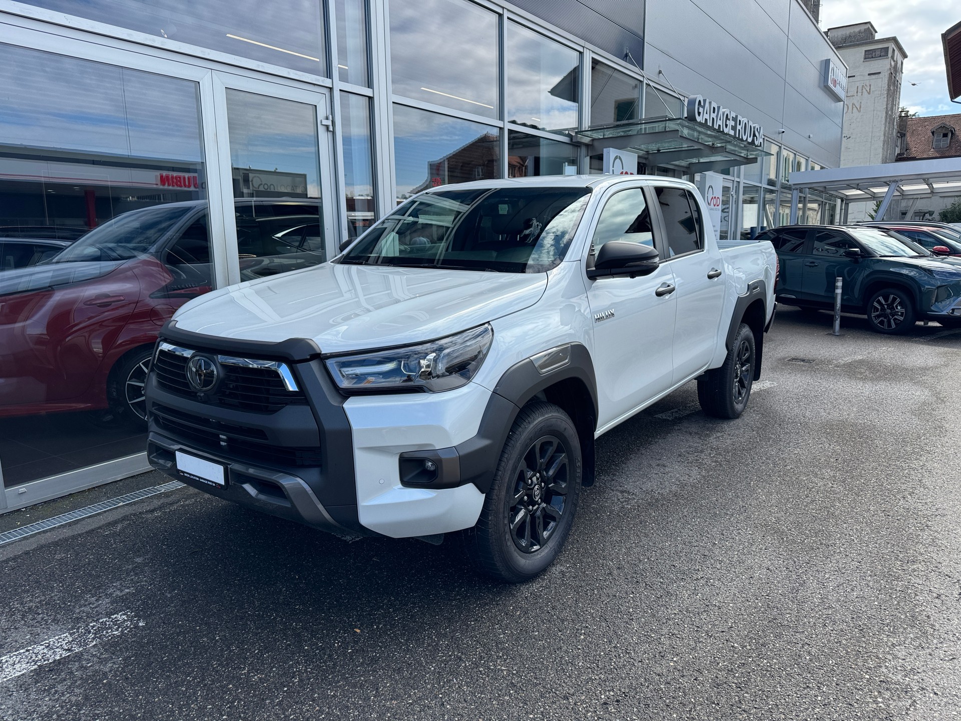 TOYOTA Hilux 2.8d Invincible Double Cab 4x4-image-0