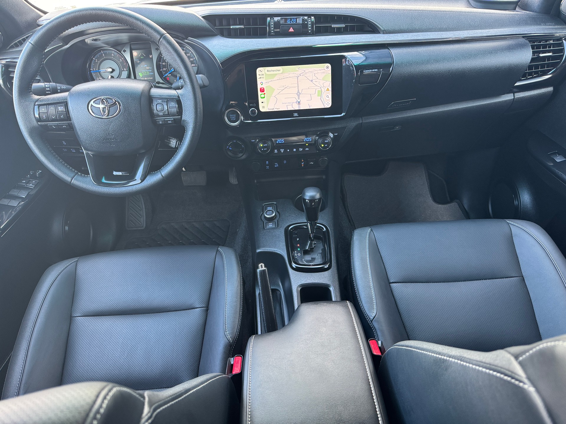 TOYOTA Hilux 2.8d Invincible Double Cab 4x4-image-10