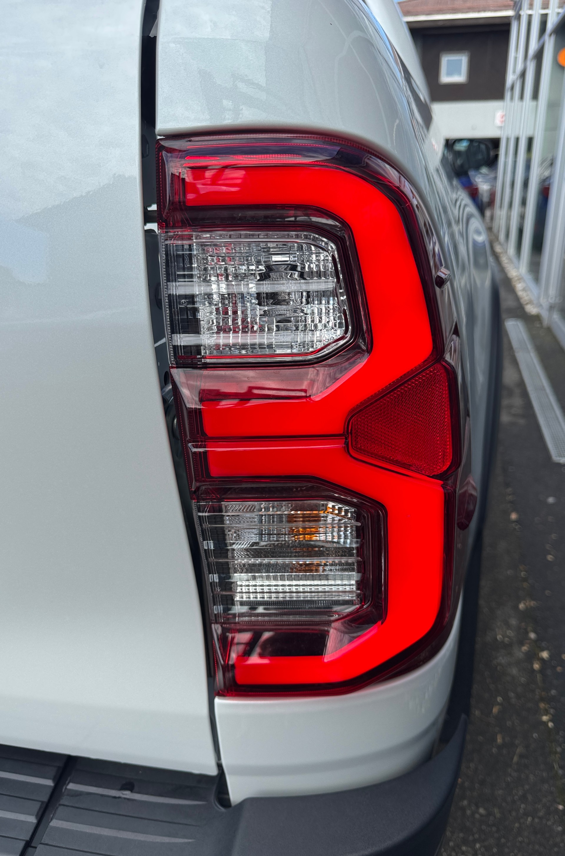 TOYOTA Hilux 2.8d Invincible Double Cab 4x4-image-7