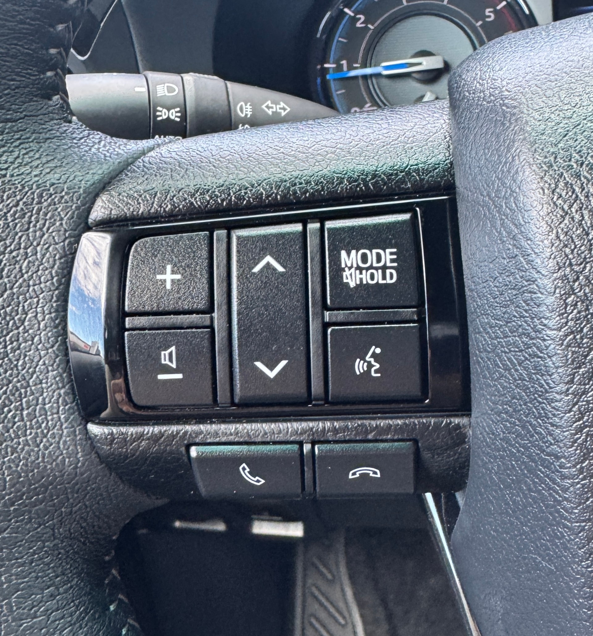 TOYOTA Hilux 2.8d Invincible Double Cab 4x4-image-16