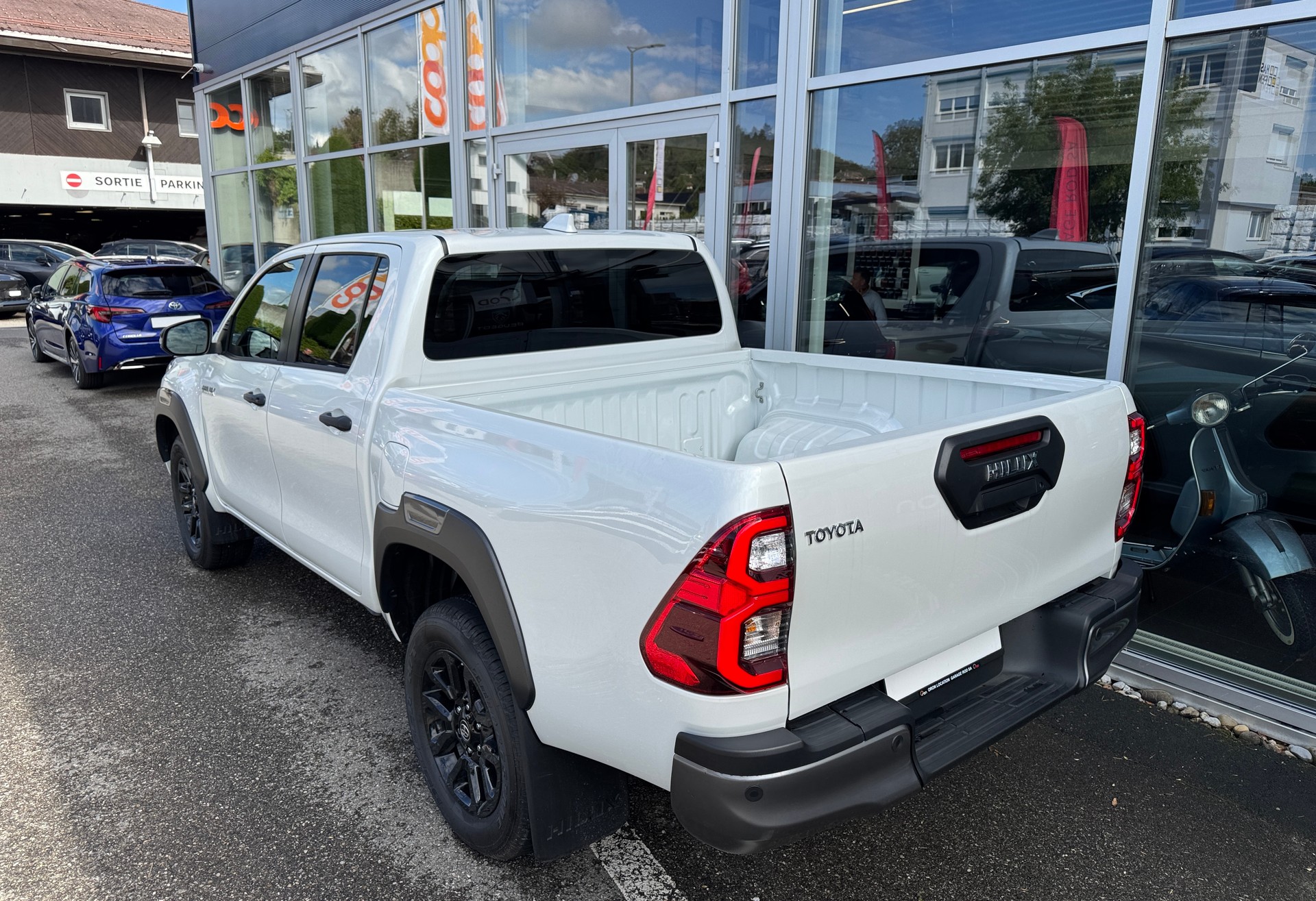 TOYOTA Hilux 2.8d Invincible Double Cab 4x4-image-5