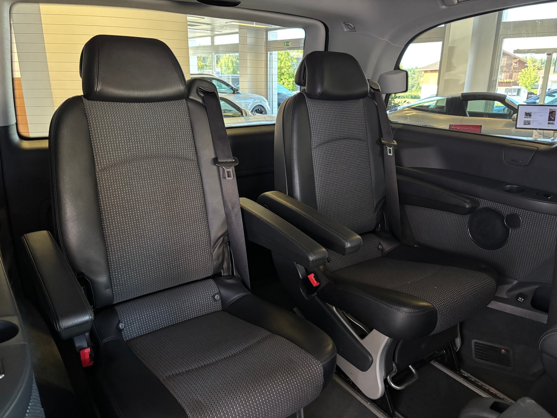 MERCEDES-BENZ Viano 2.2 CDI Blue Efficiency Trend A-image-11