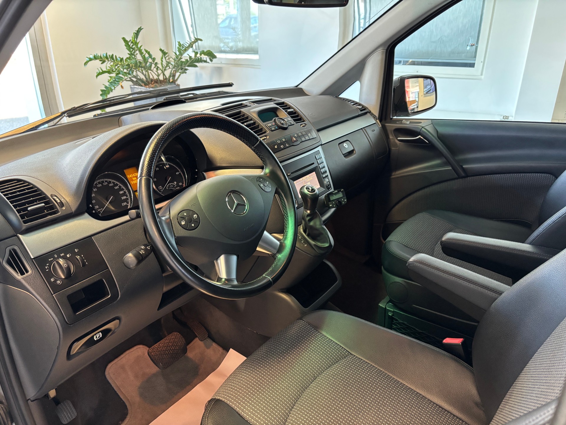 MERCEDES-BENZ Viano 2.2 CDI Blue Efficiency Trend A-image-4