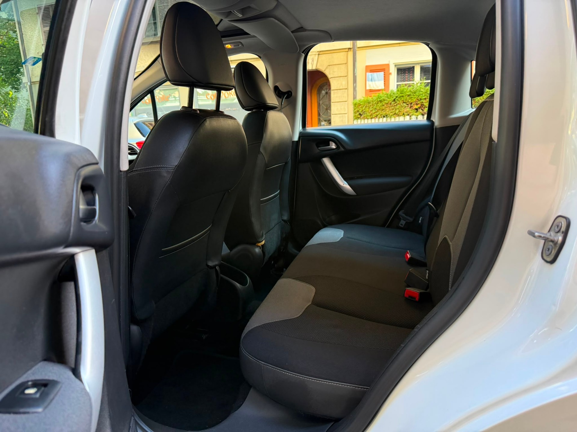 CITROEN C3 1.4i 16V Exclusive EGS5-image-11