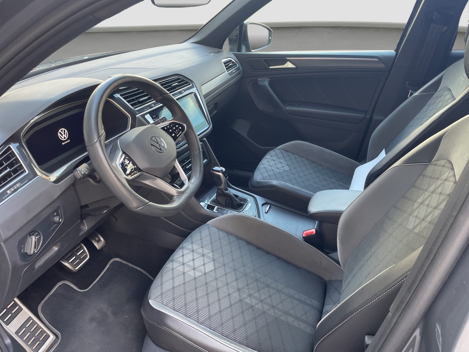 VW Tiguan 2.0TSI R-Line 4Motion DSG-image-7