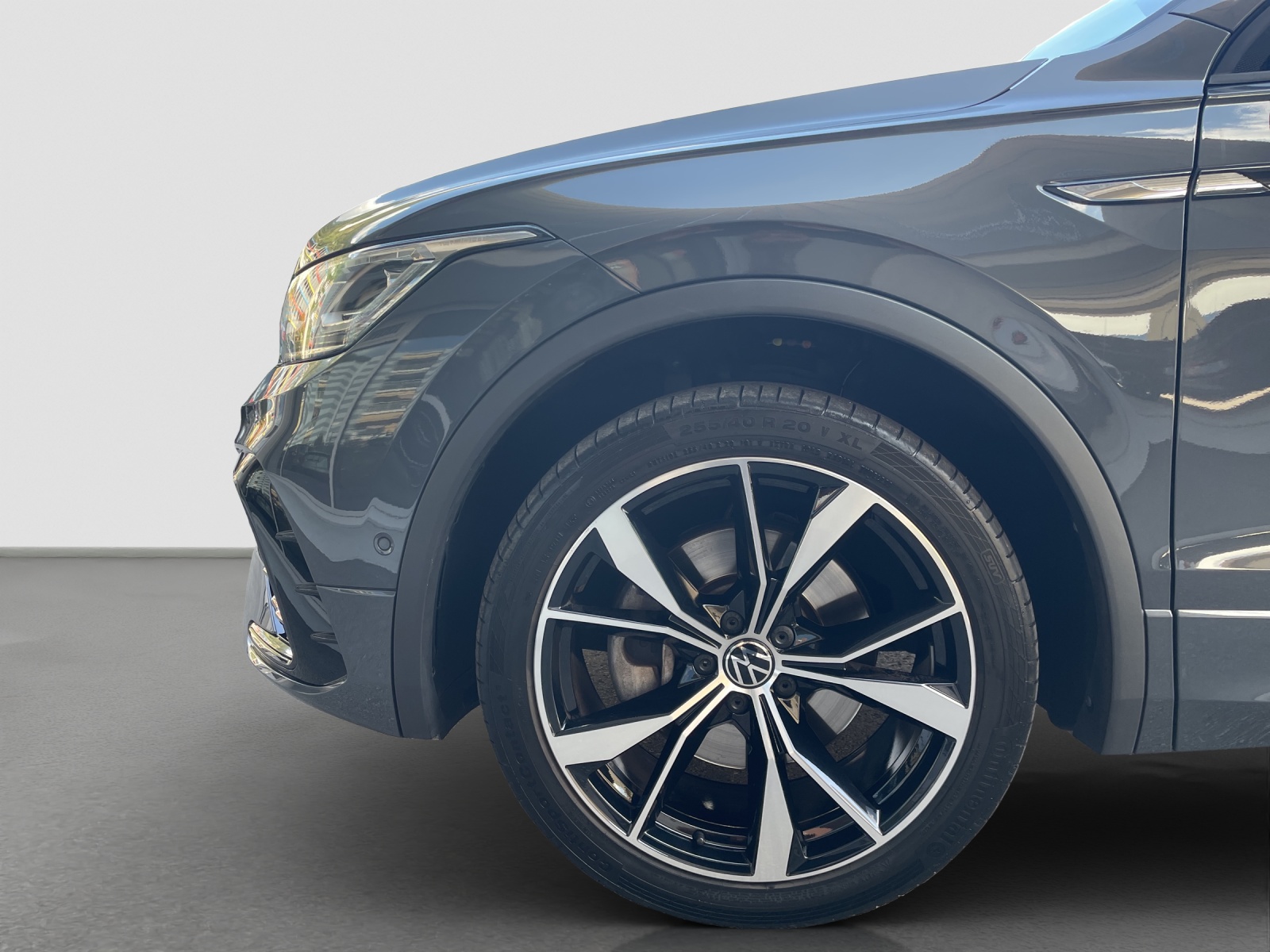 VW Tiguan 2.0TSI R-Line 4Motion DSG-image-4