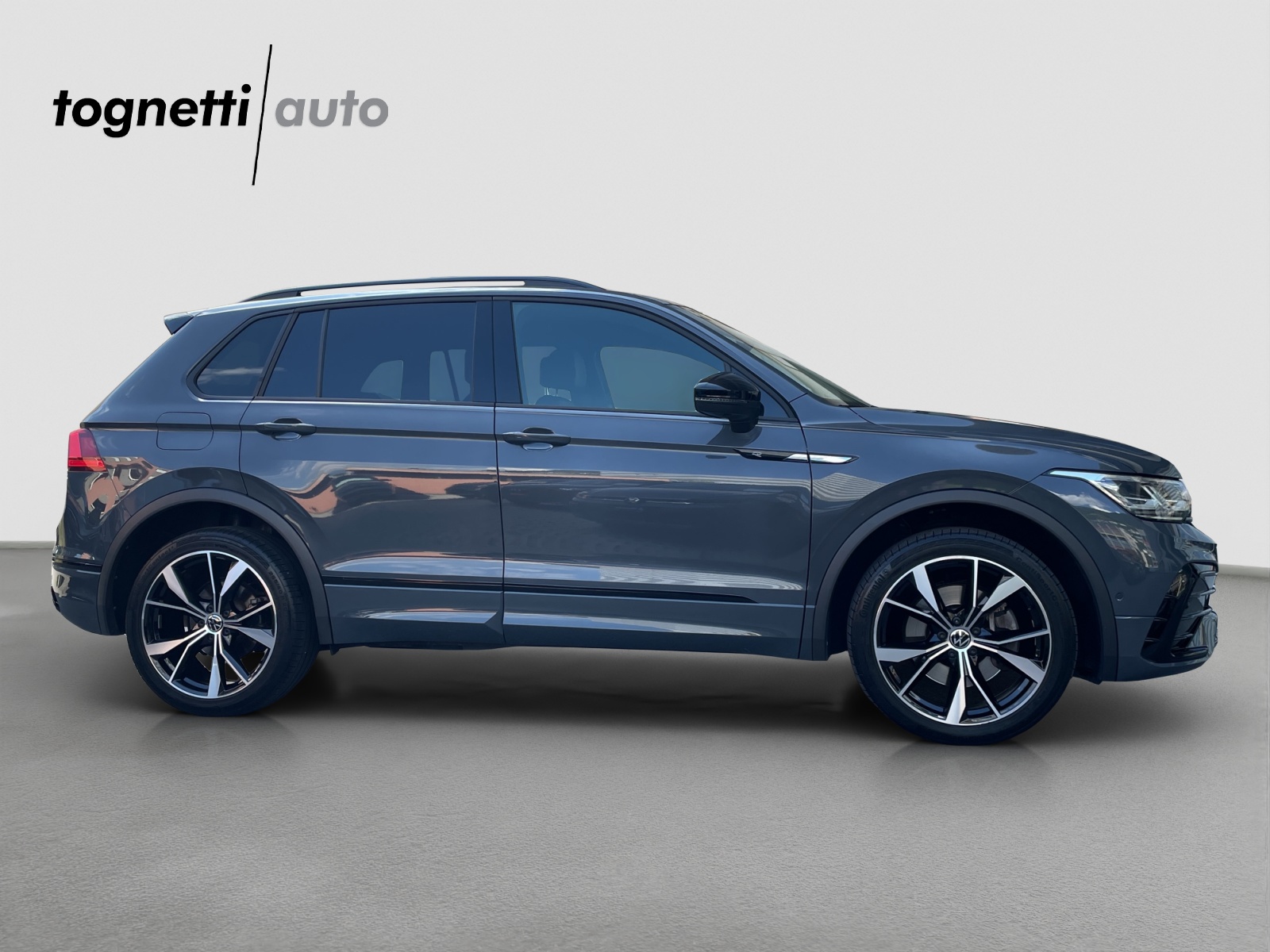 VW Tiguan 2.0TSI R-Line 4Motion DSG-image-2