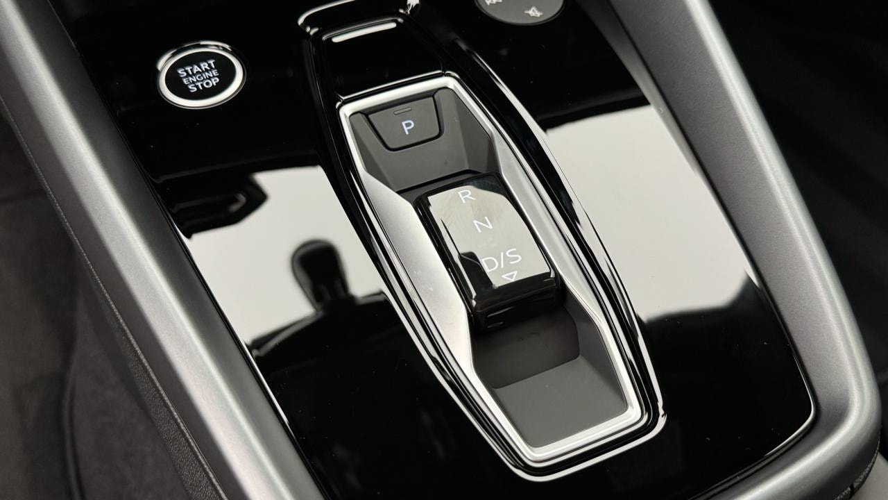 AUDI A3 allstreet 40 TFSI S-tronic quatttro-image-10