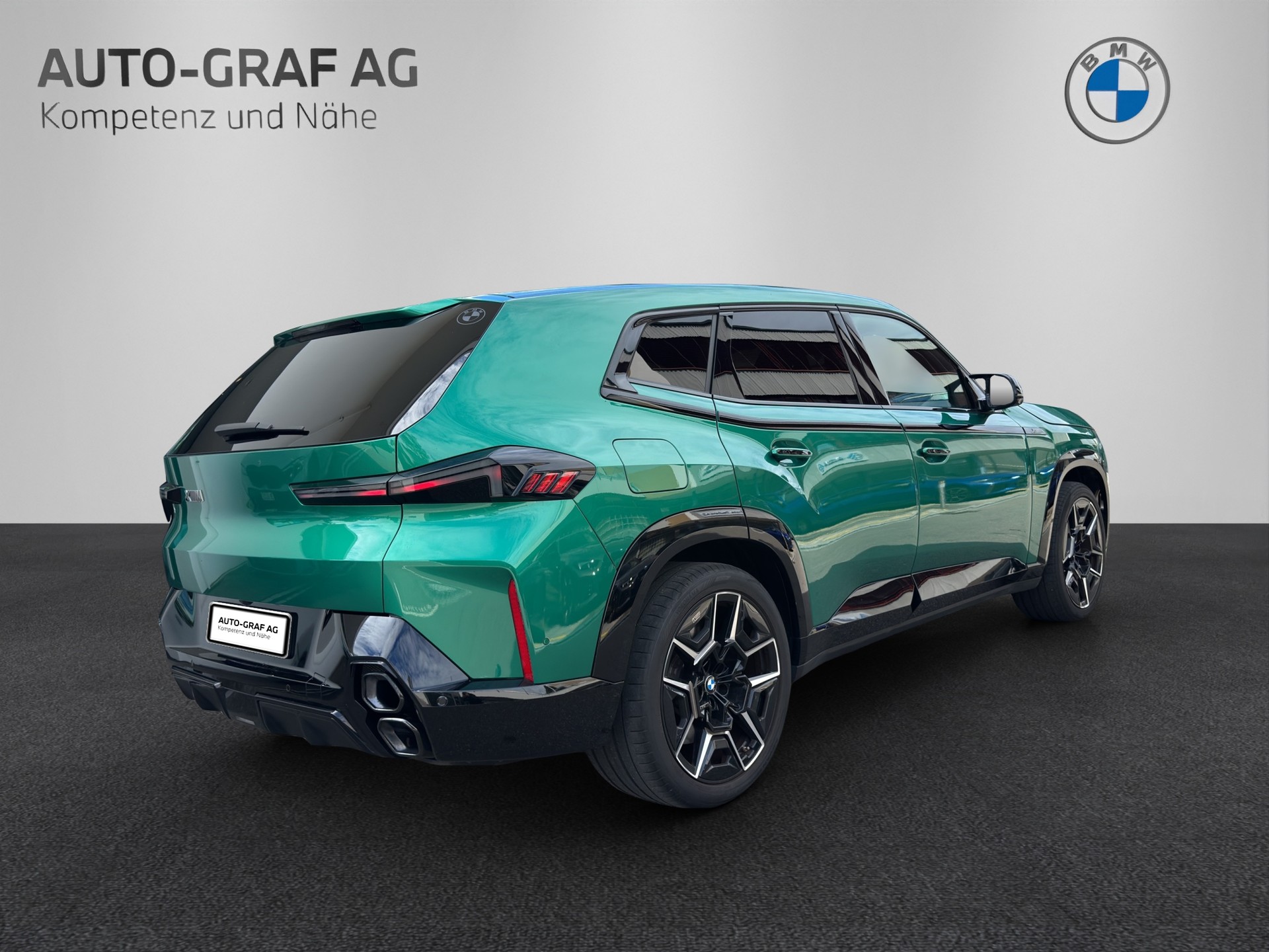 BMW XM 50e Plug-in Hybrid-image-4