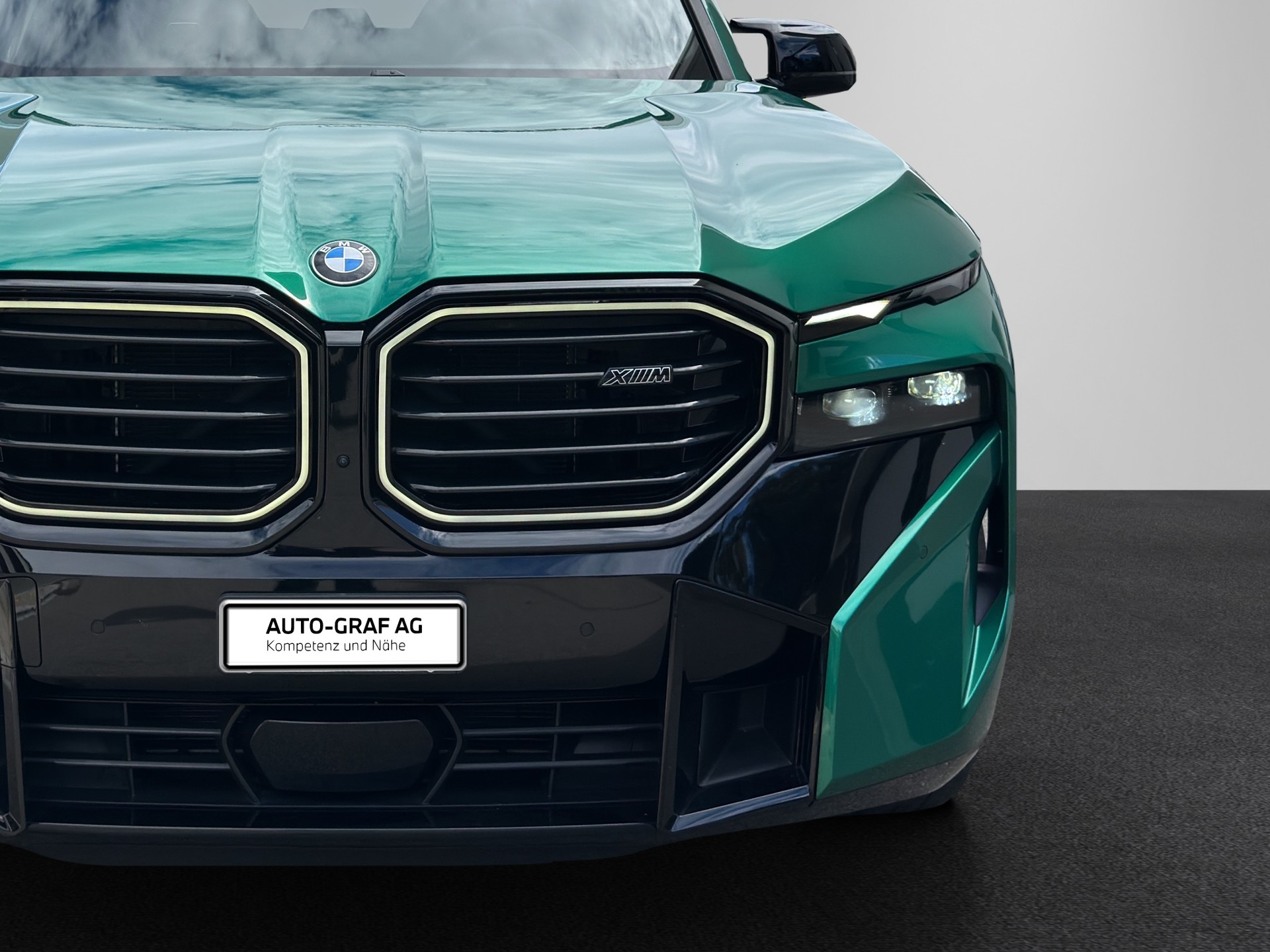 BMW XM 50e Plug-in Hybrid-image-8