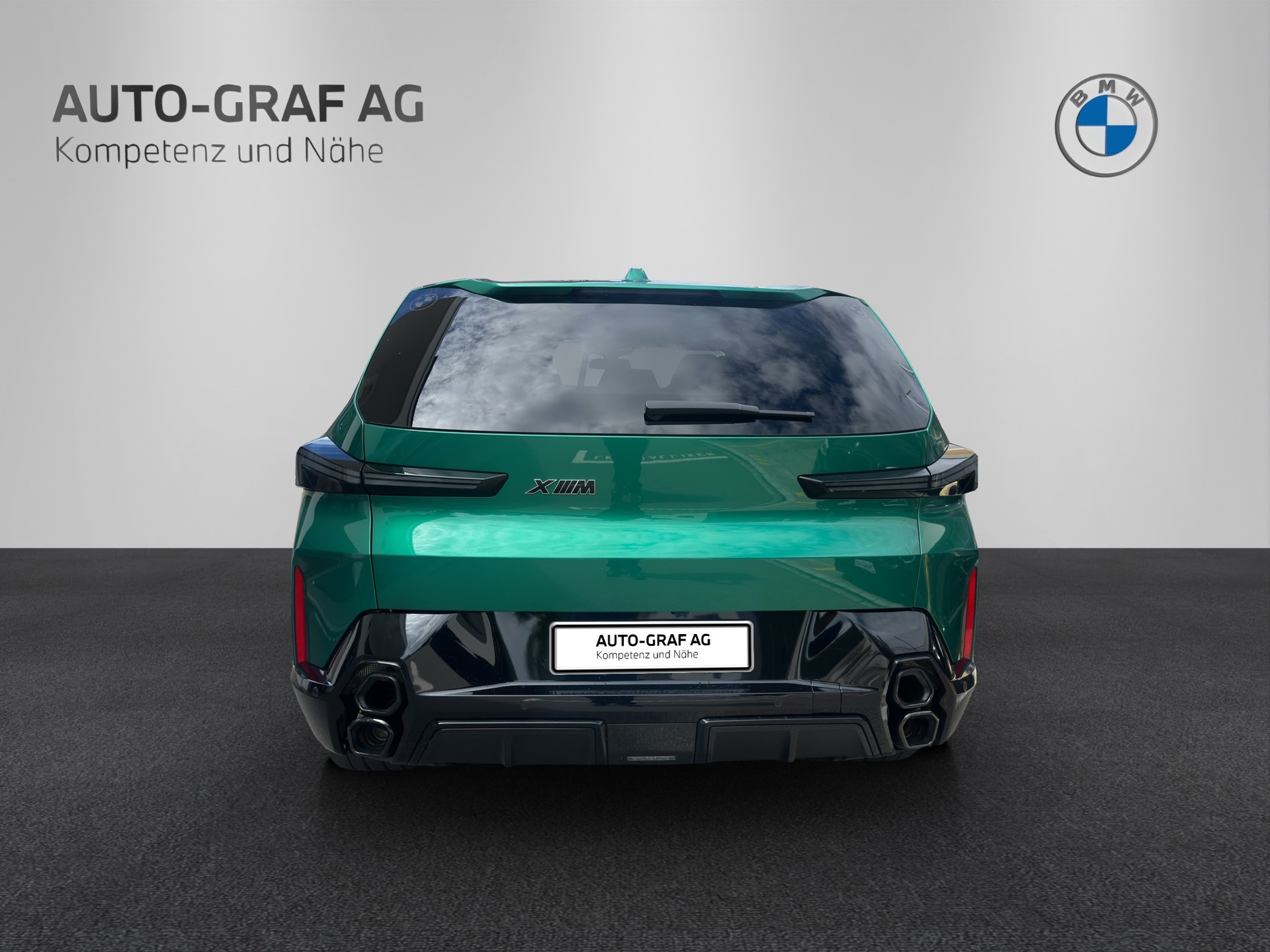 BMW XM 50e Plug-in Hybrid-showroom-element-3