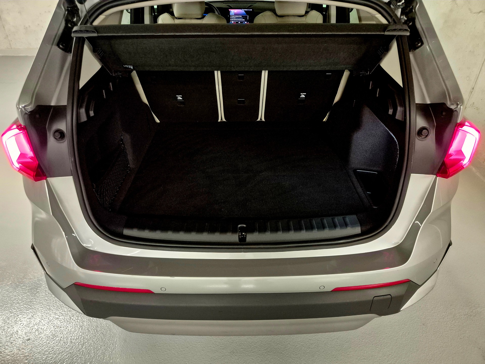 BMW iX1 xDrive 30-image-14
