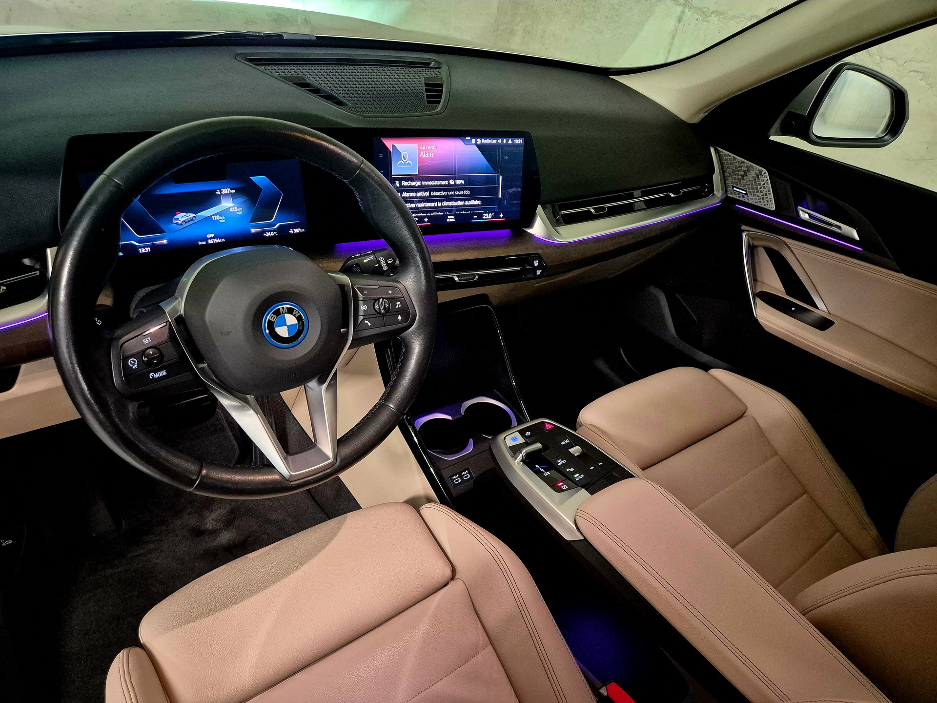 BMW iX1 xDrive 30-image-9