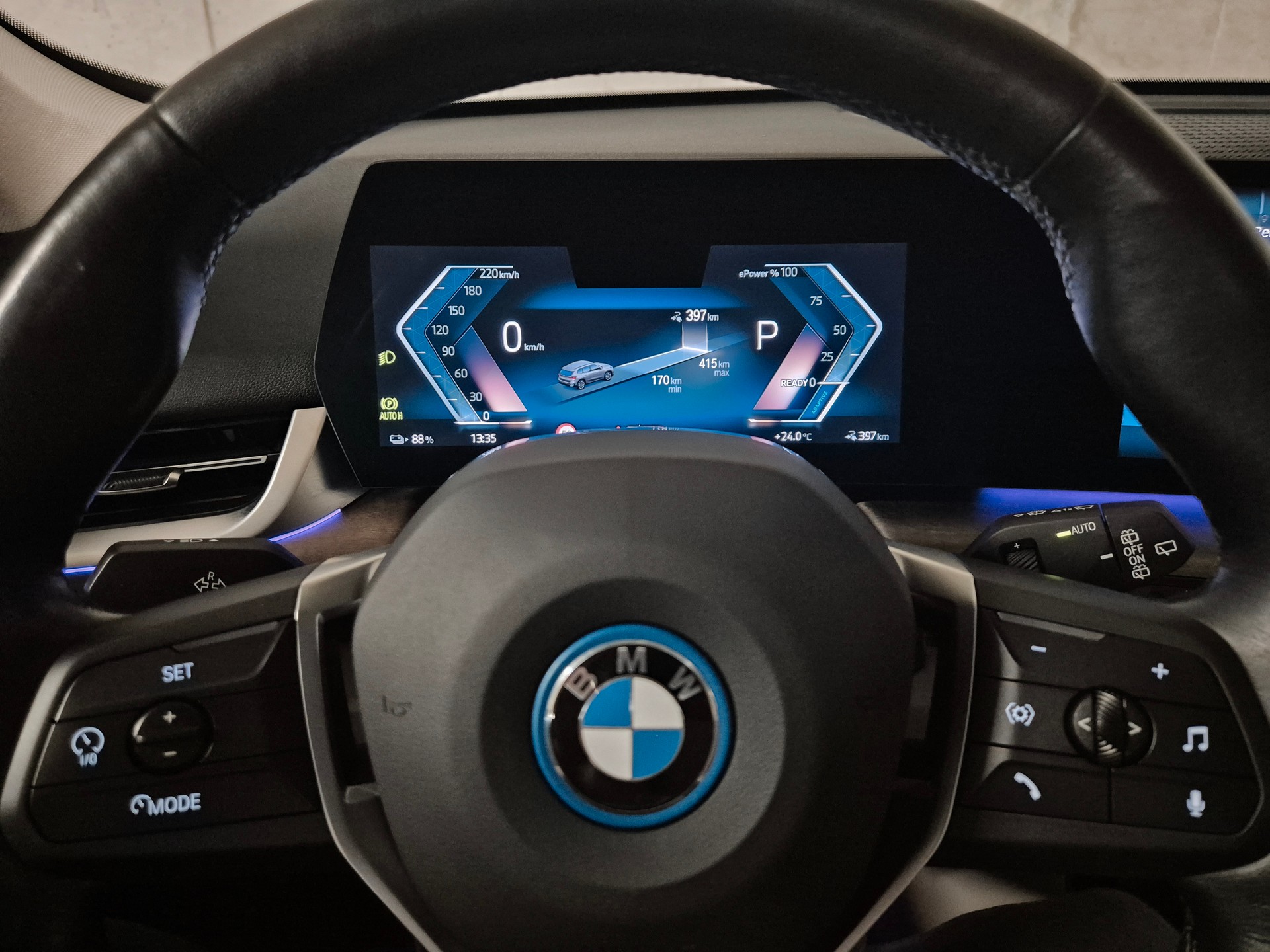 BMW iX1 xDrive 30-image-15