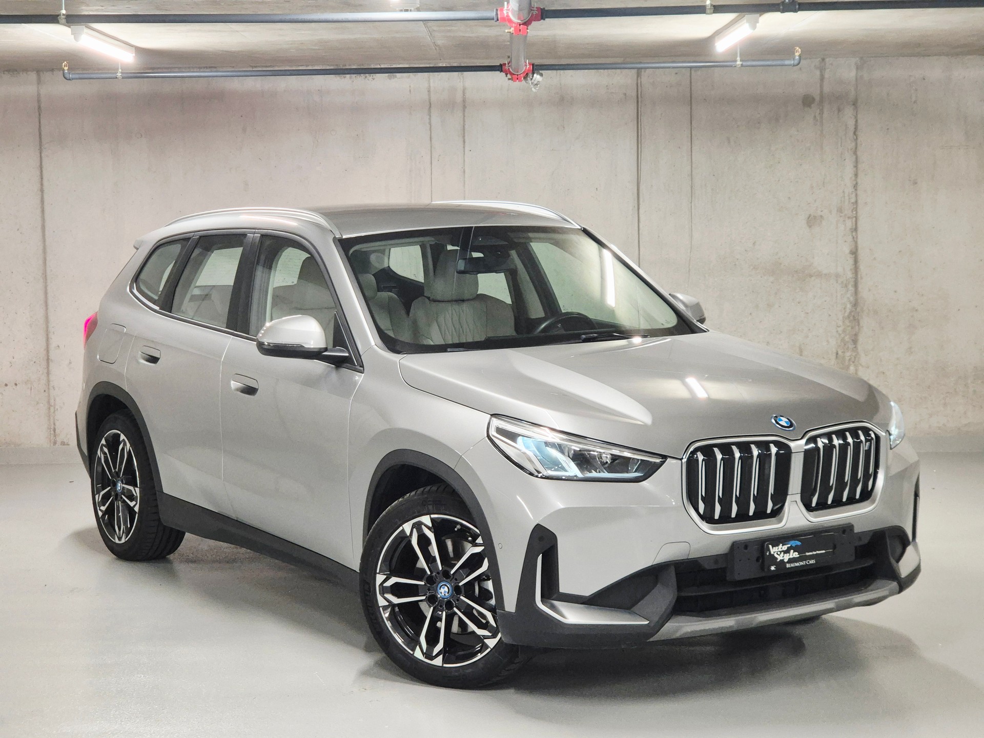 BMW iX1 xDrive 30-image-0
