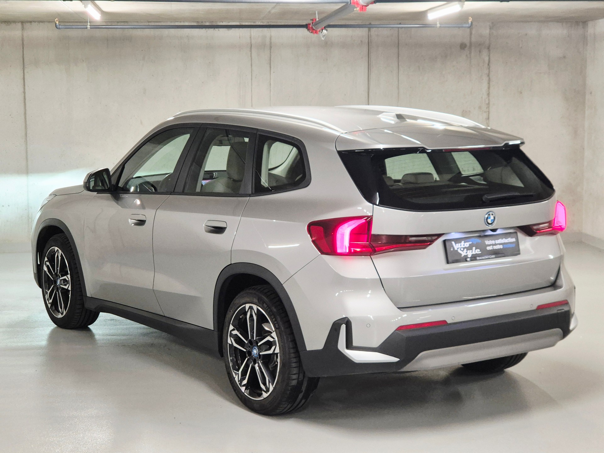 BMW iX1 xDrive 30-image-7