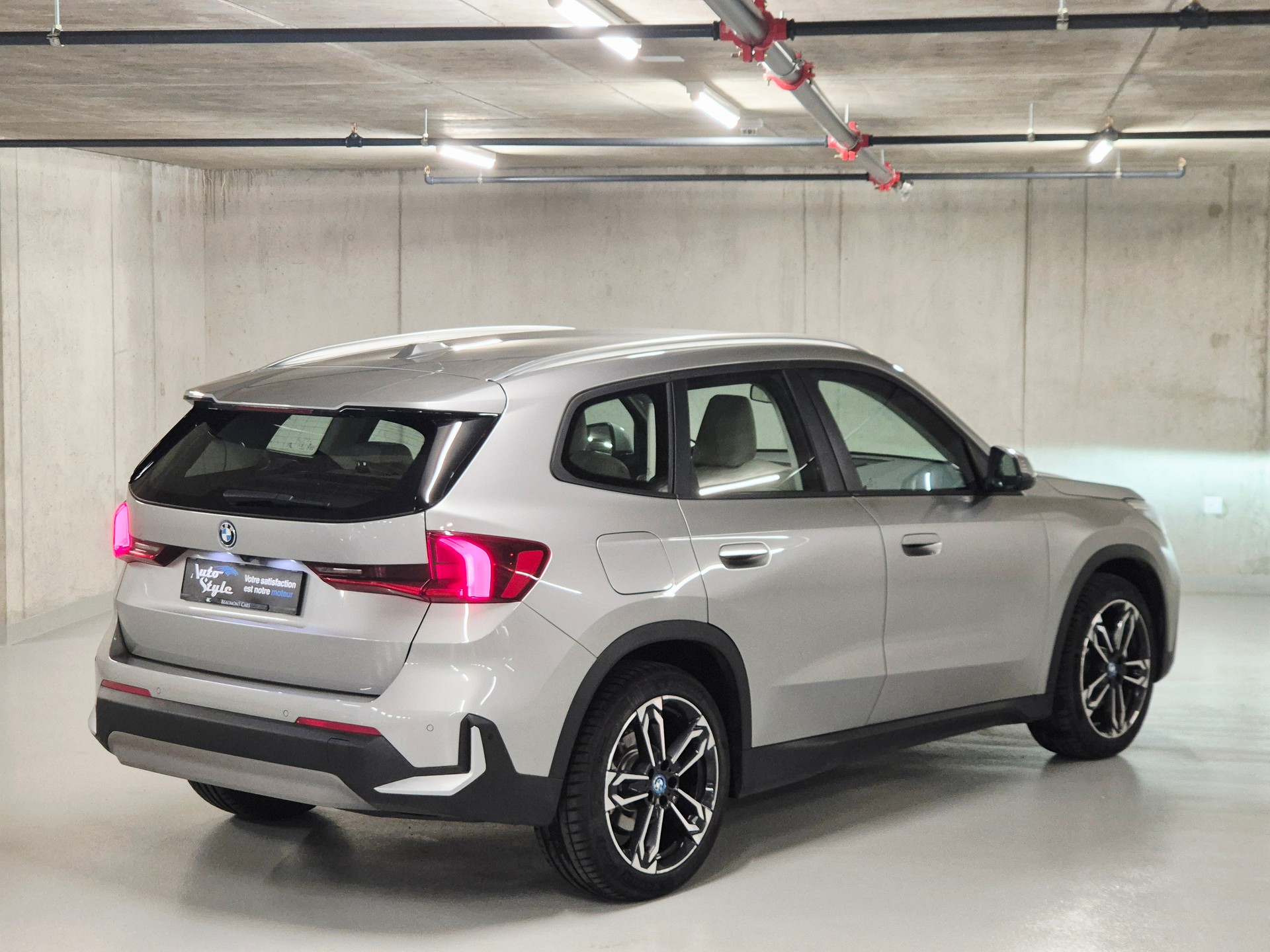 BMW iX1 xDrive 30-image-5