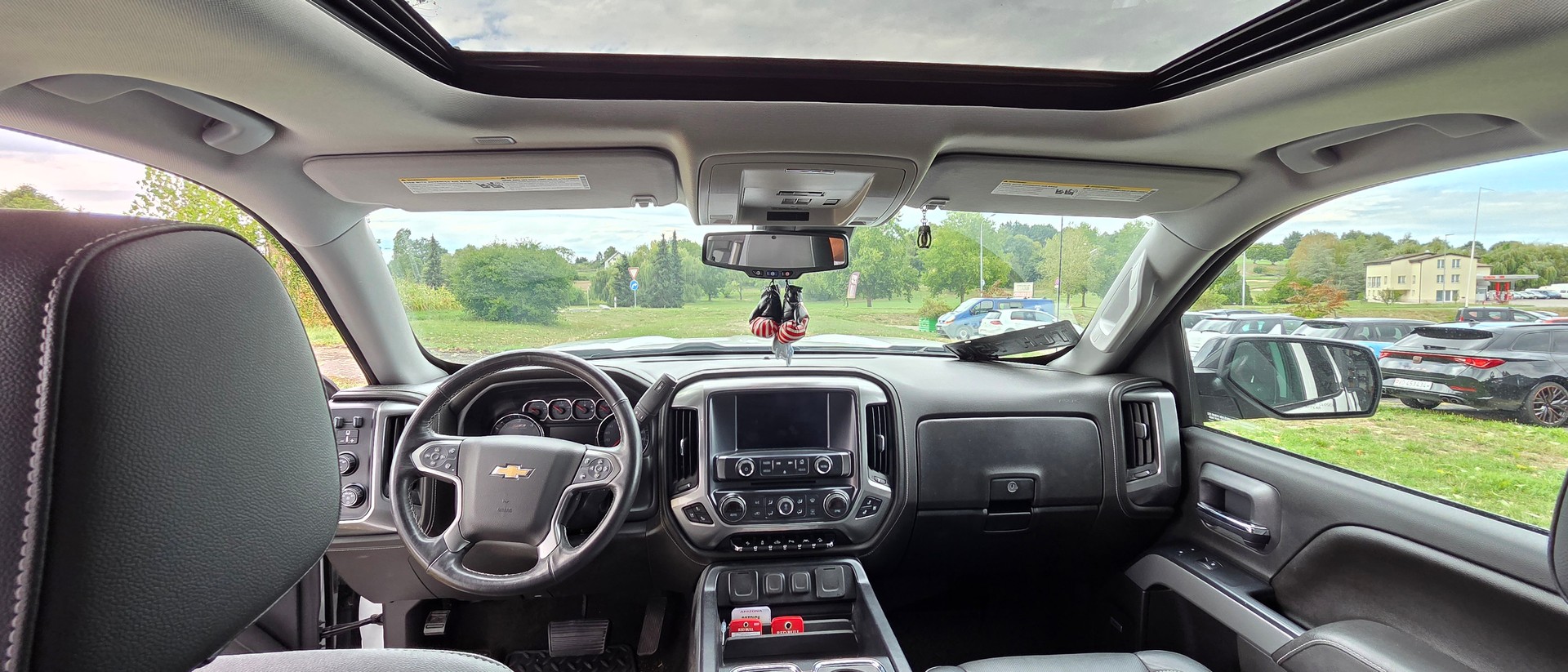 CHEVROLET Silverado-image-4