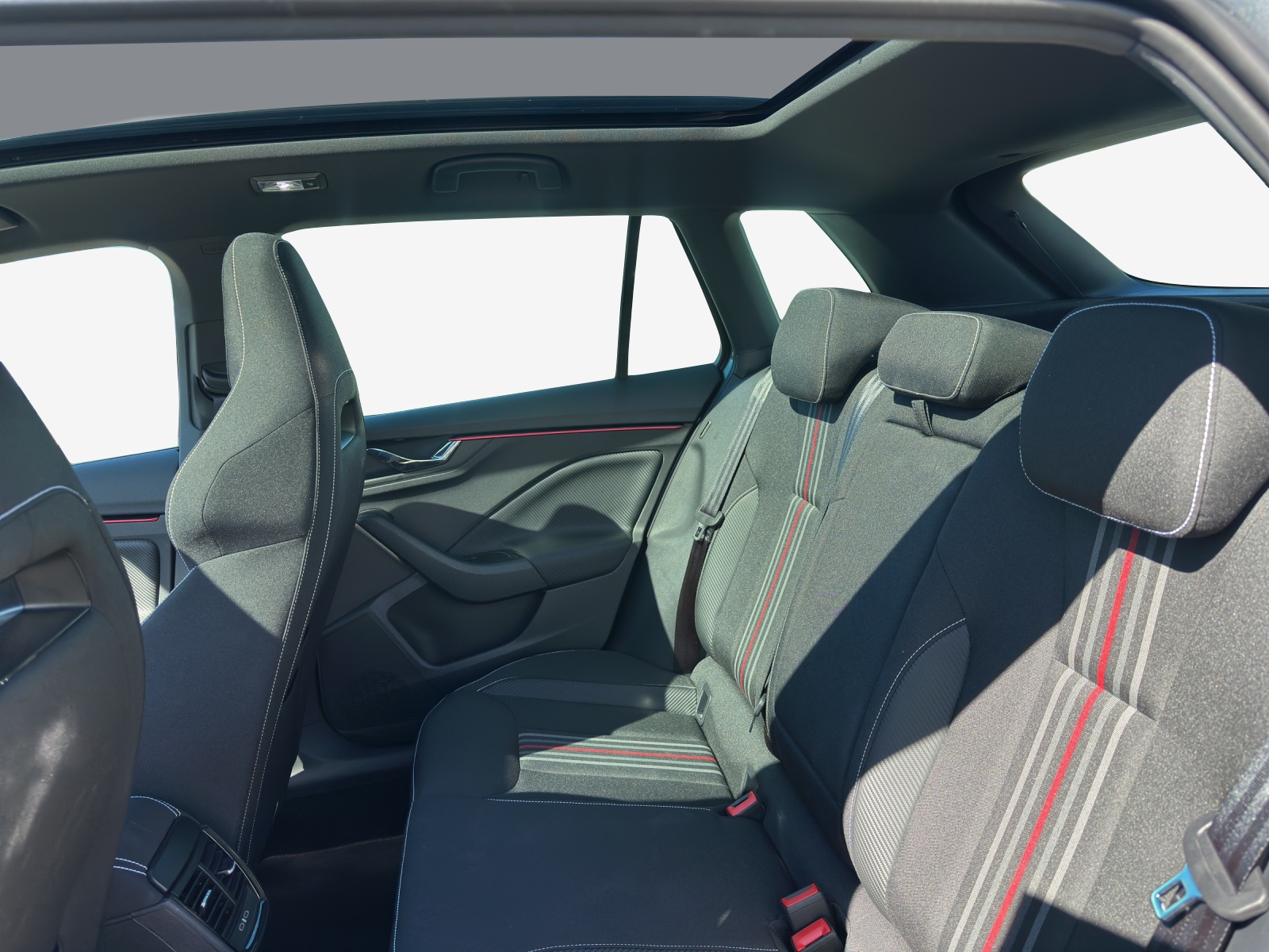 SKODA Kamiq 1.5 TSI Monte Carlo DSG-image-8
