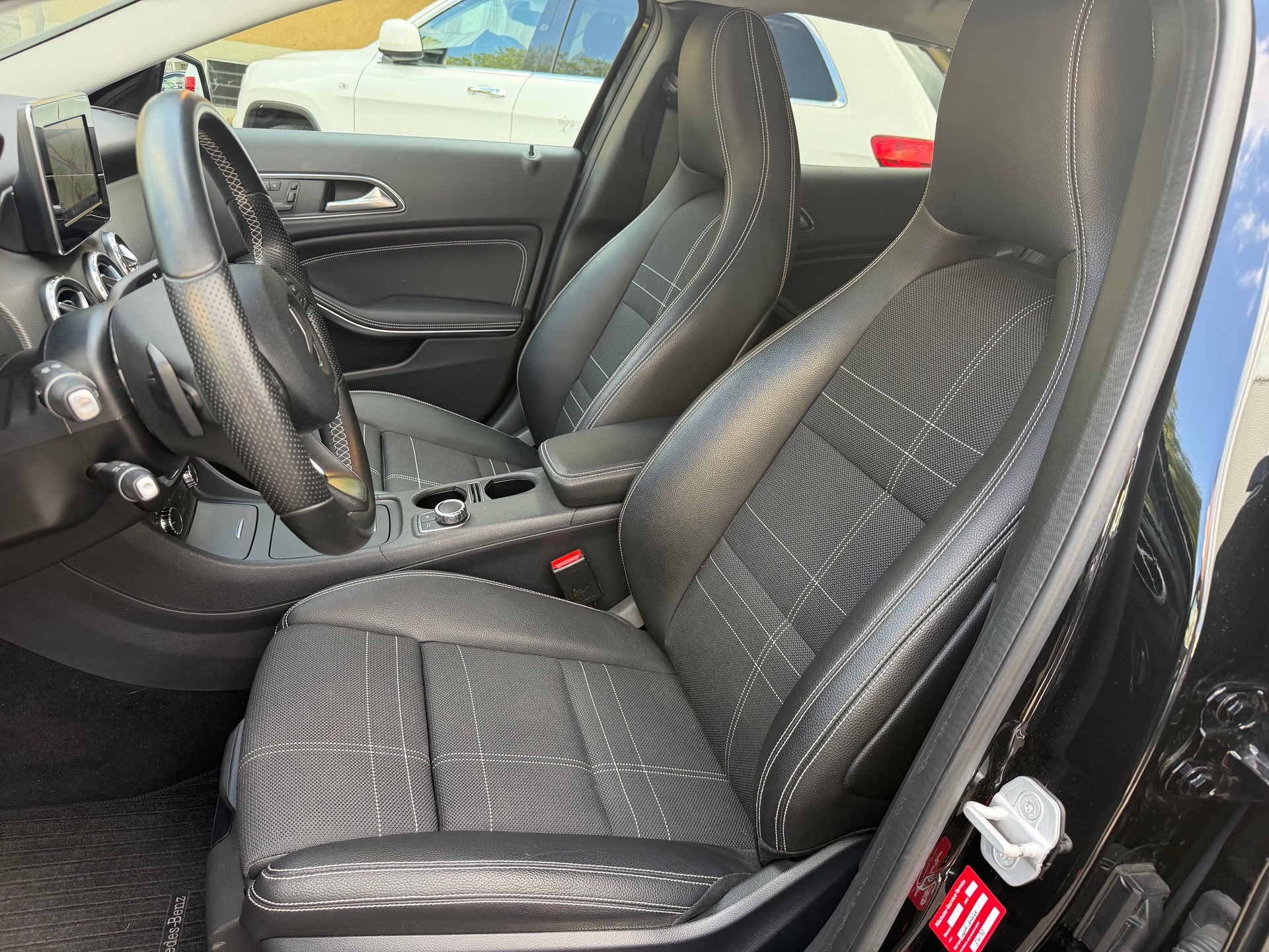 MERCEDES-BENZ GLA 250 Style 4Matic 7G-DCT-image-8