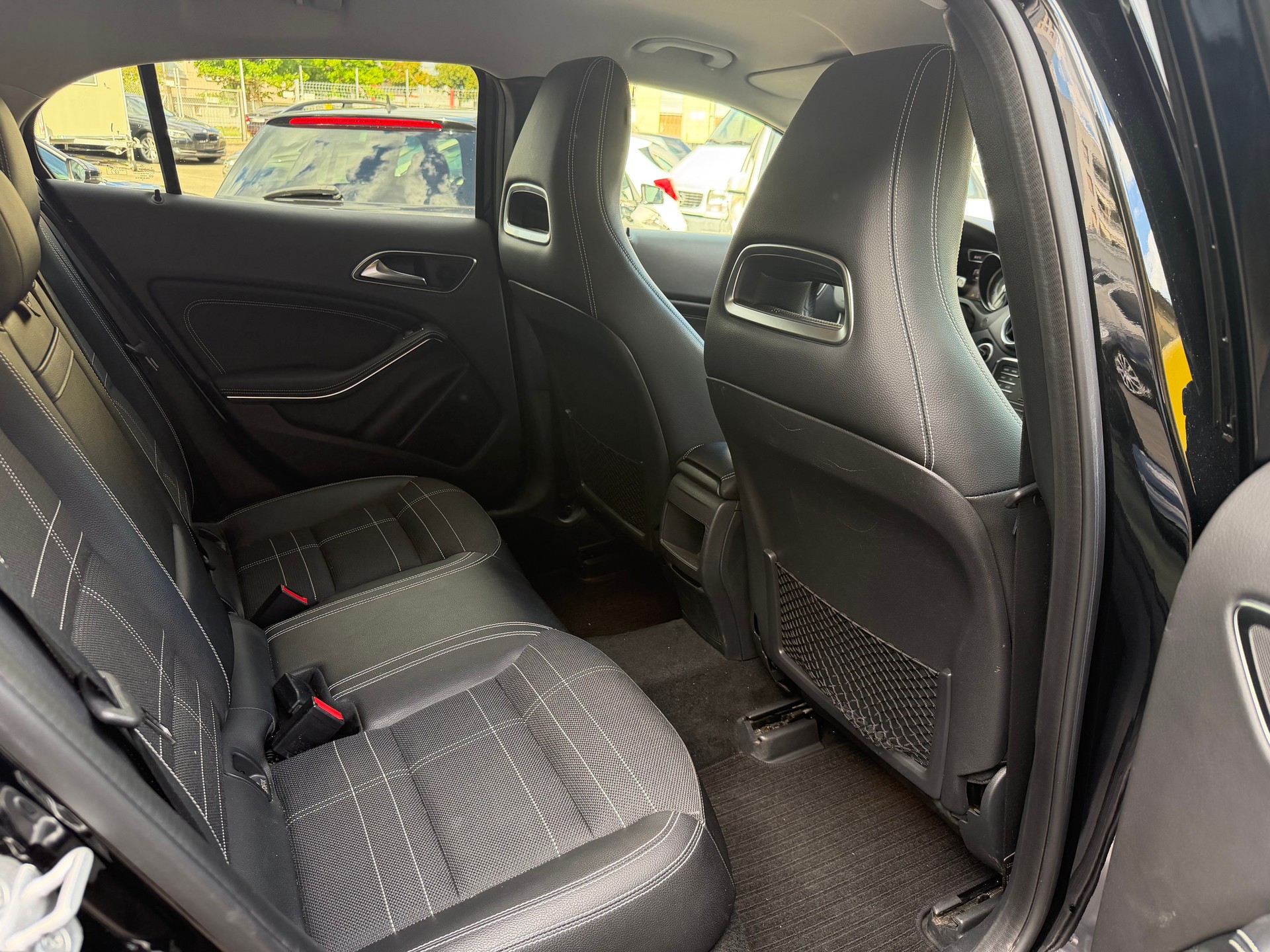 MERCEDES-BENZ GLA 250 Style 4Matic 7G-DCT-image-6